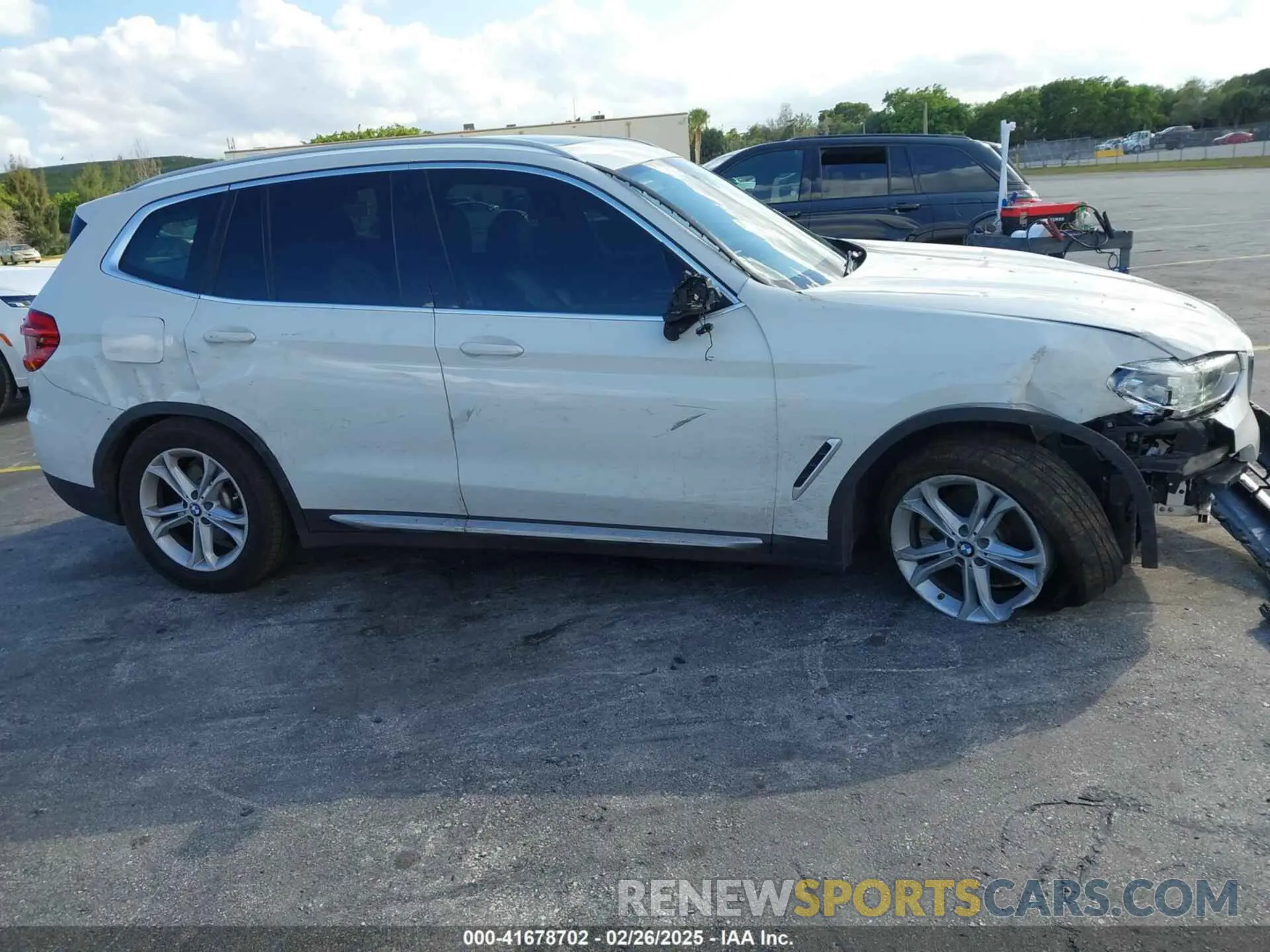 17 Photograph of a damaged car 5UXTR7C56KLR43898 BMW X3 2019