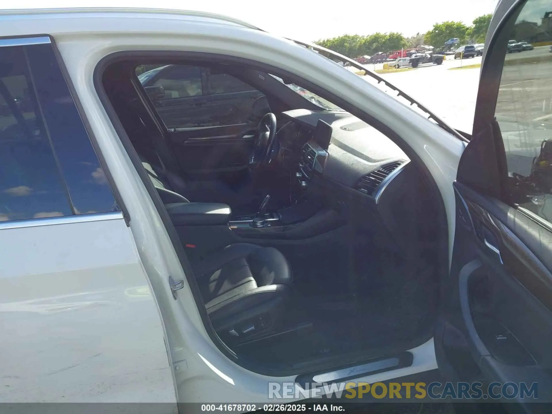 5 Photograph of a damaged car 5UXTR7C56KLR43898 BMW X3 2019