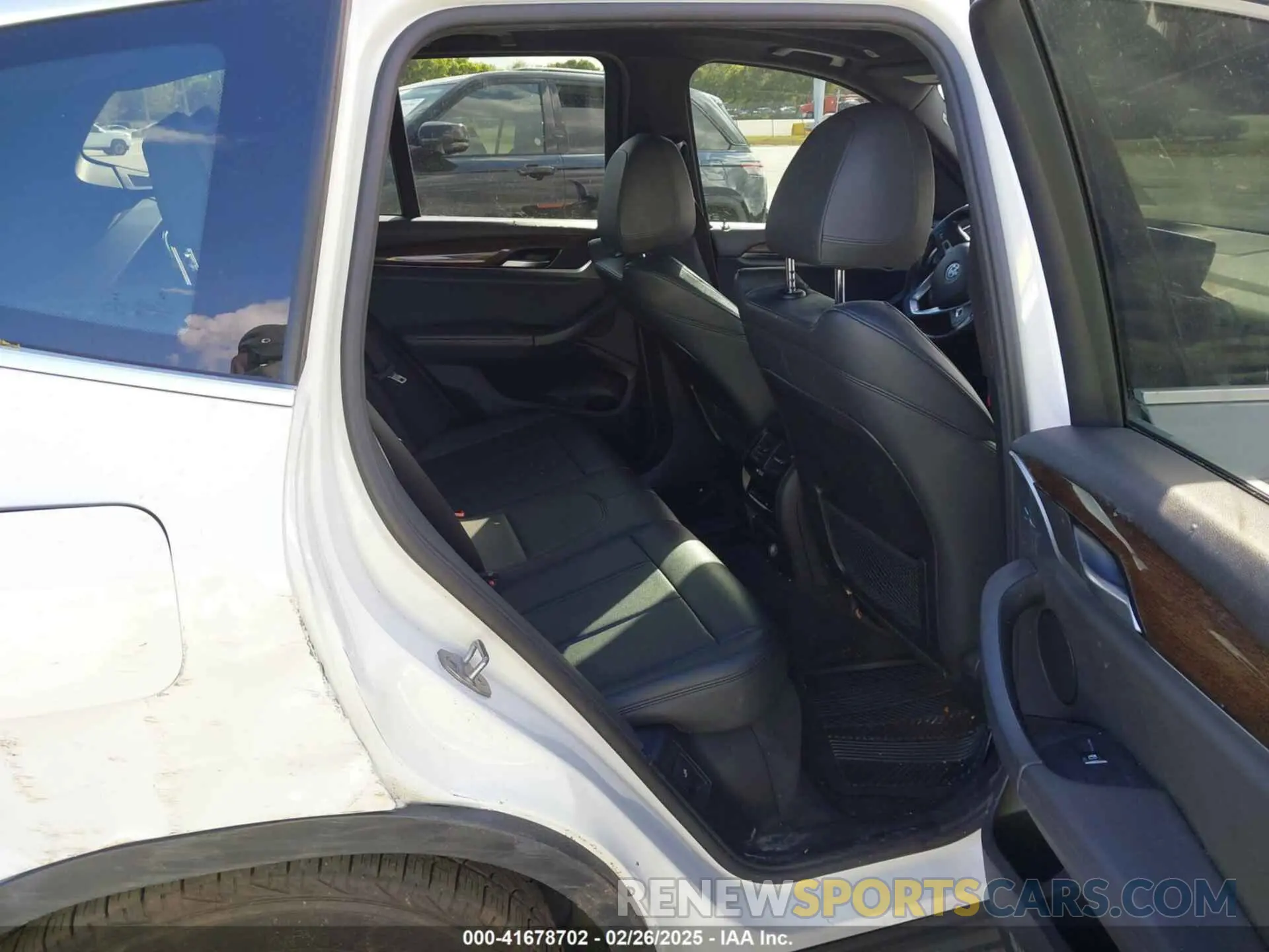 8 Photograph of a damaged car 5UXTR7C56KLR43898 BMW X3 2019