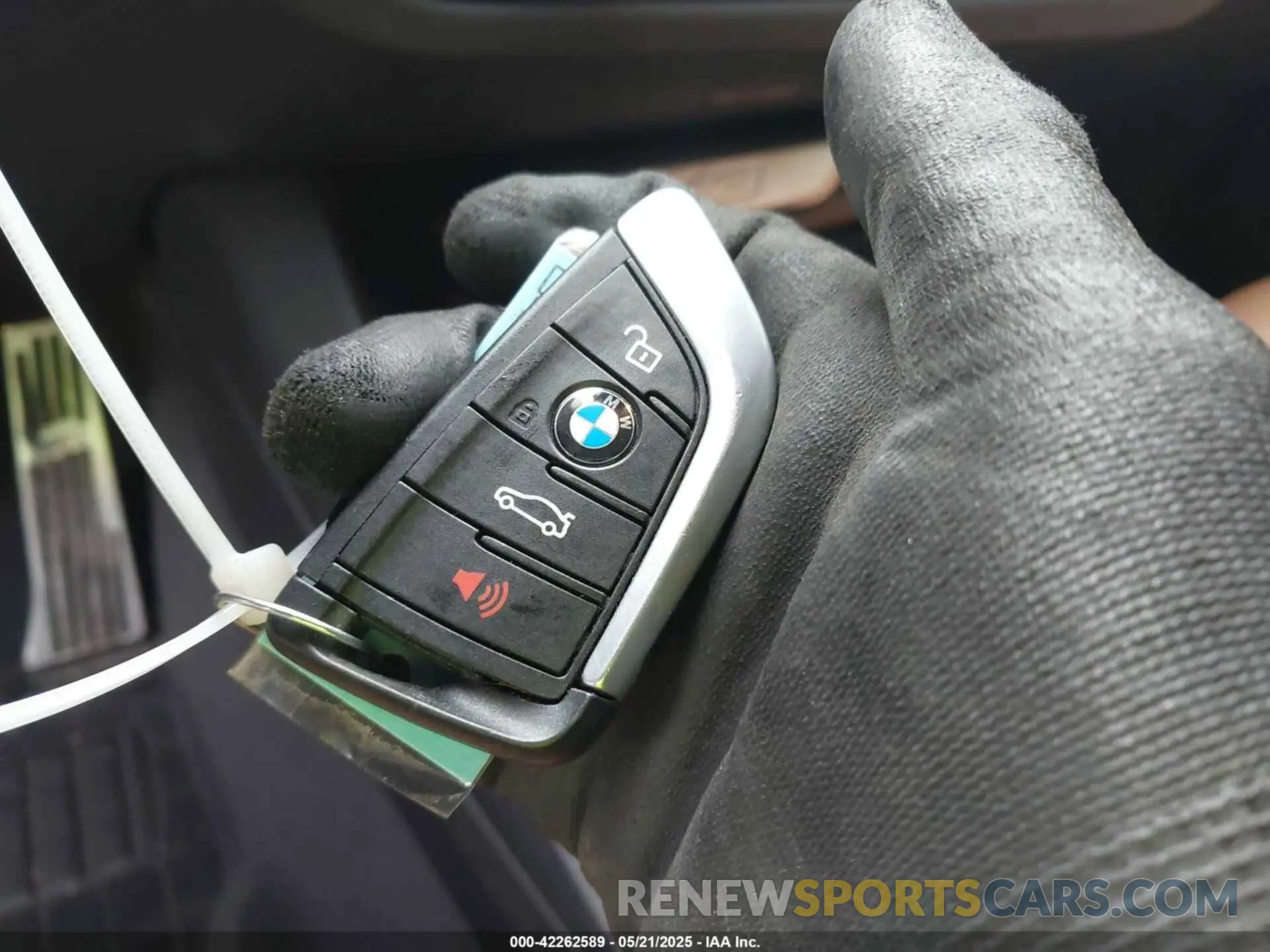 11 Photograph of a damaged car 5UXTR7C56KLR47112 BMW X3 2019