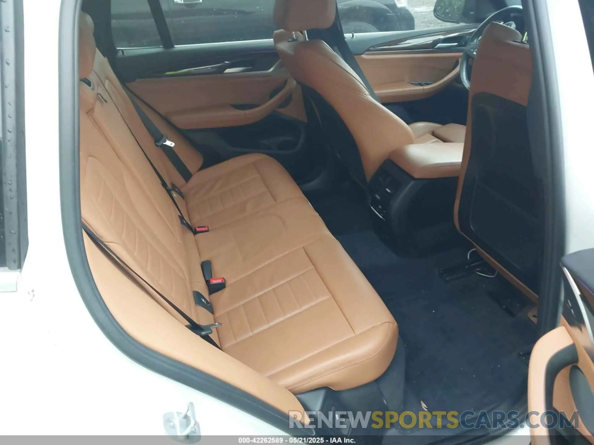 8 Photograph of a damaged car 5UXTR7C56KLR47112 BMW X3 2019