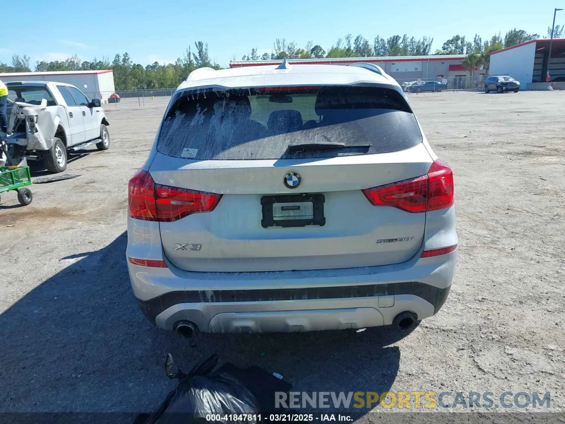 16 Photograph of a damaged car 5UXTR7C56KLR50818 BMW X3 2019
