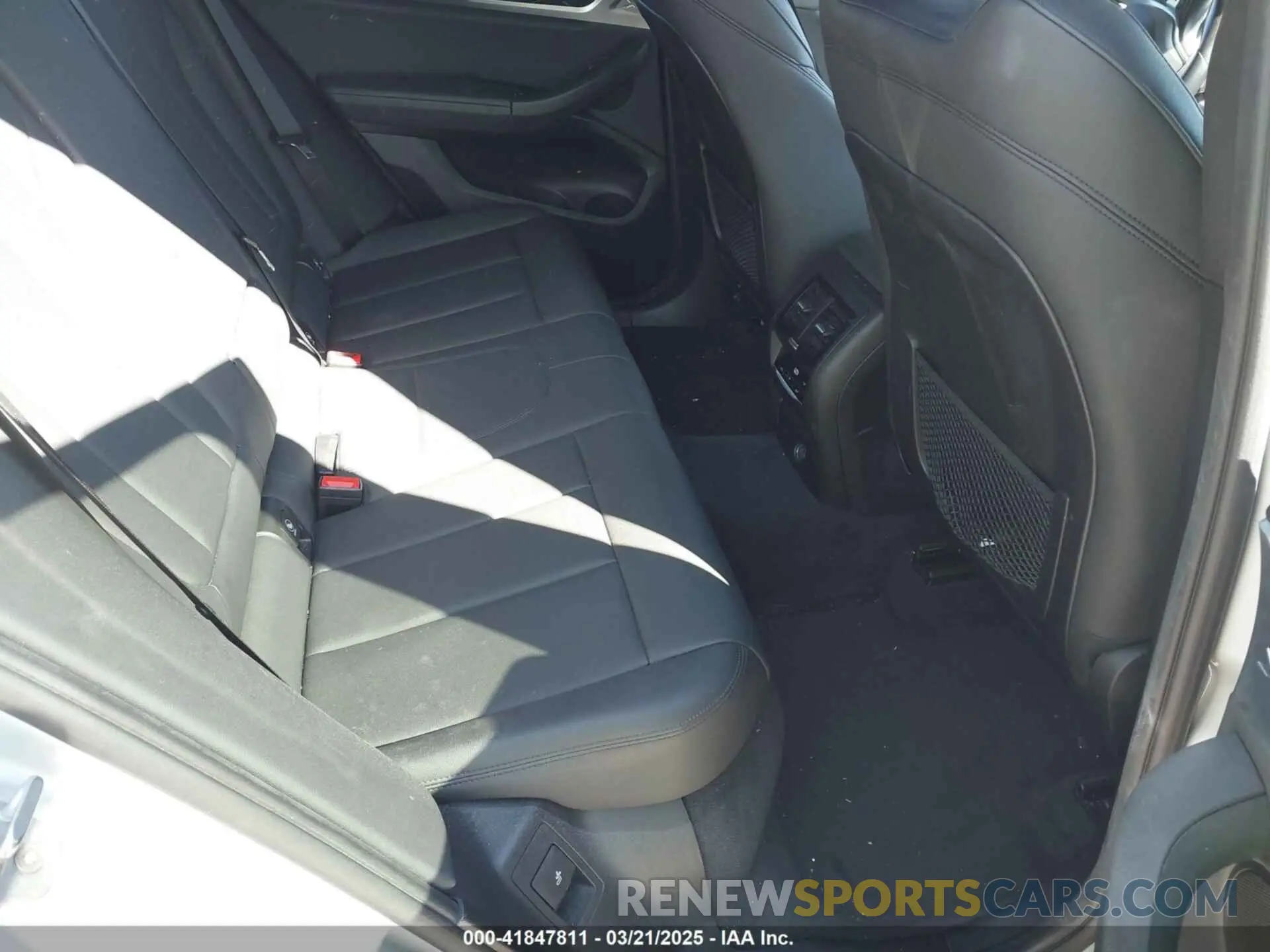 8 Photograph of a damaged car 5UXTR7C56KLR50818 BMW X3 2019