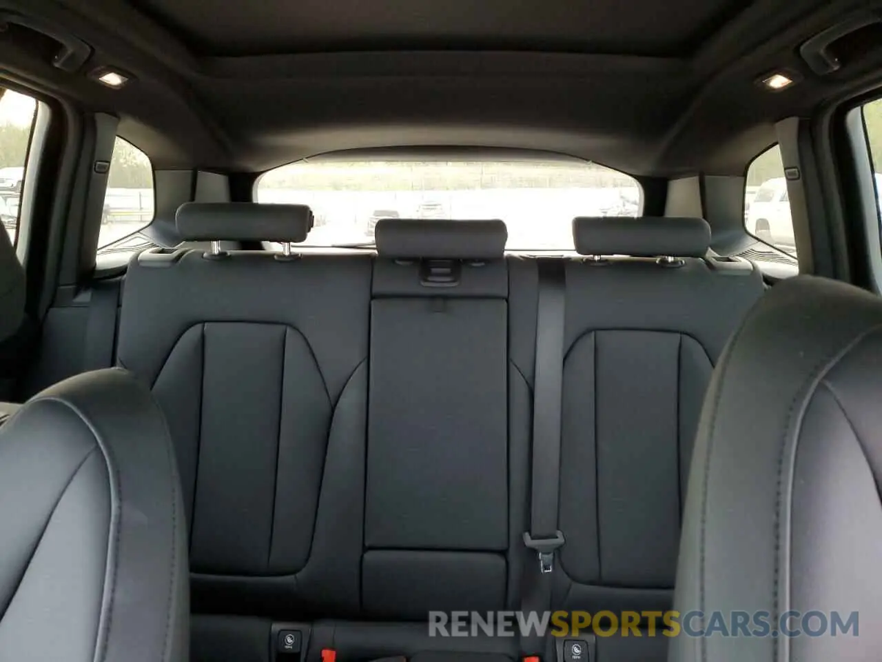 10 Photograph of a damaged car 5UXTR7C57KLE94850 BMW X3 2019