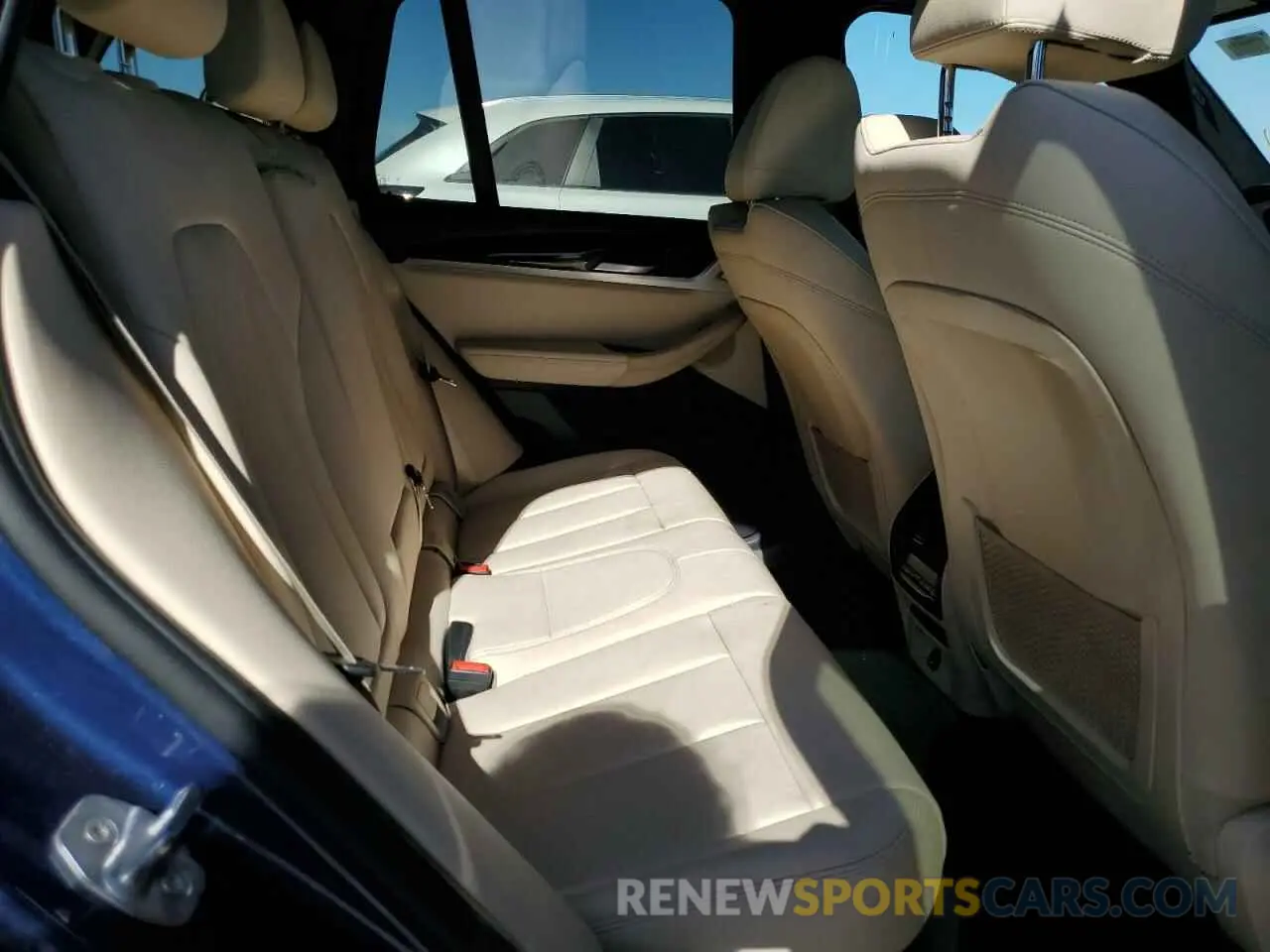 10 Photograph of a damaged car 5UXTR7C57KLE96288 BMW X3 2019