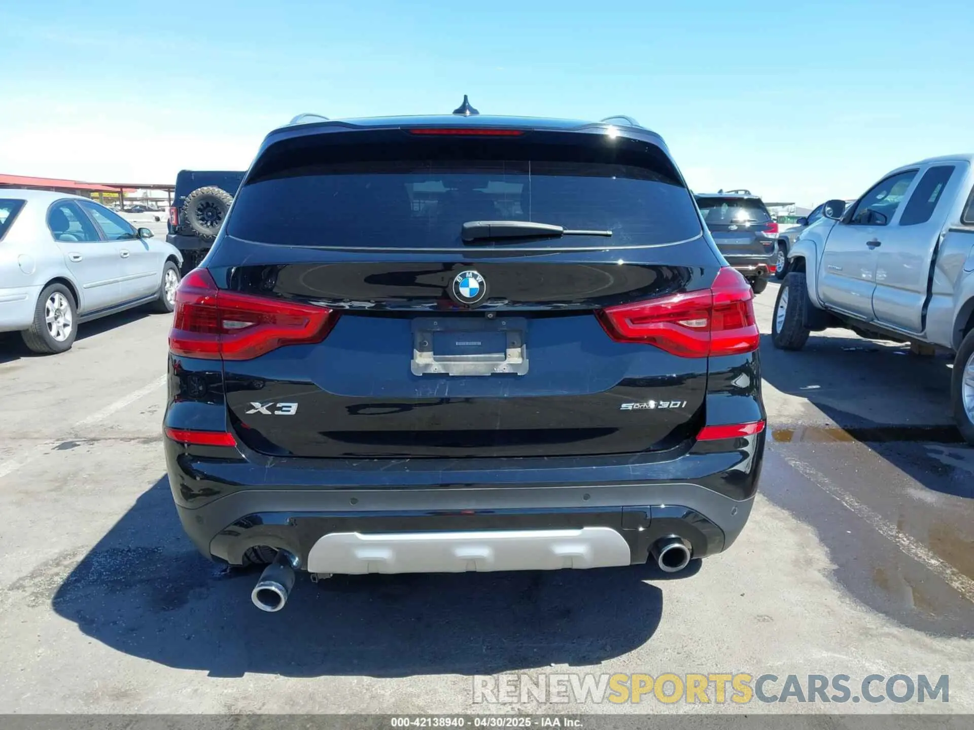 17 Photograph of a damaged car 5UXTR7C57KLF26499 BMW X3 2019