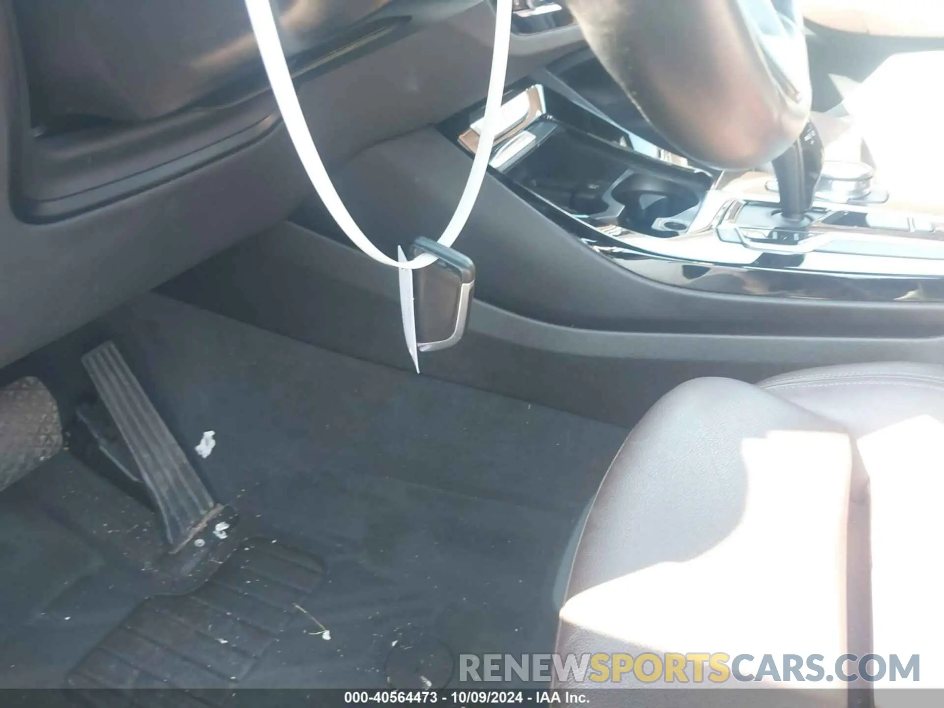 11 Photograph of a damaged car 5UXTR7C57KLF34635 BMW X3 2019