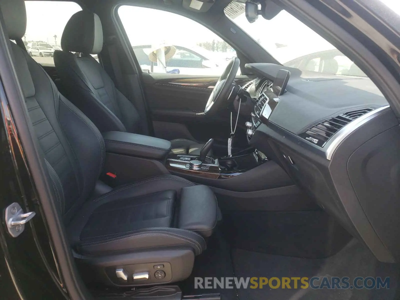5 Photograph of a damaged car 5UXTR7C58KLF26592 BMW X3 2019