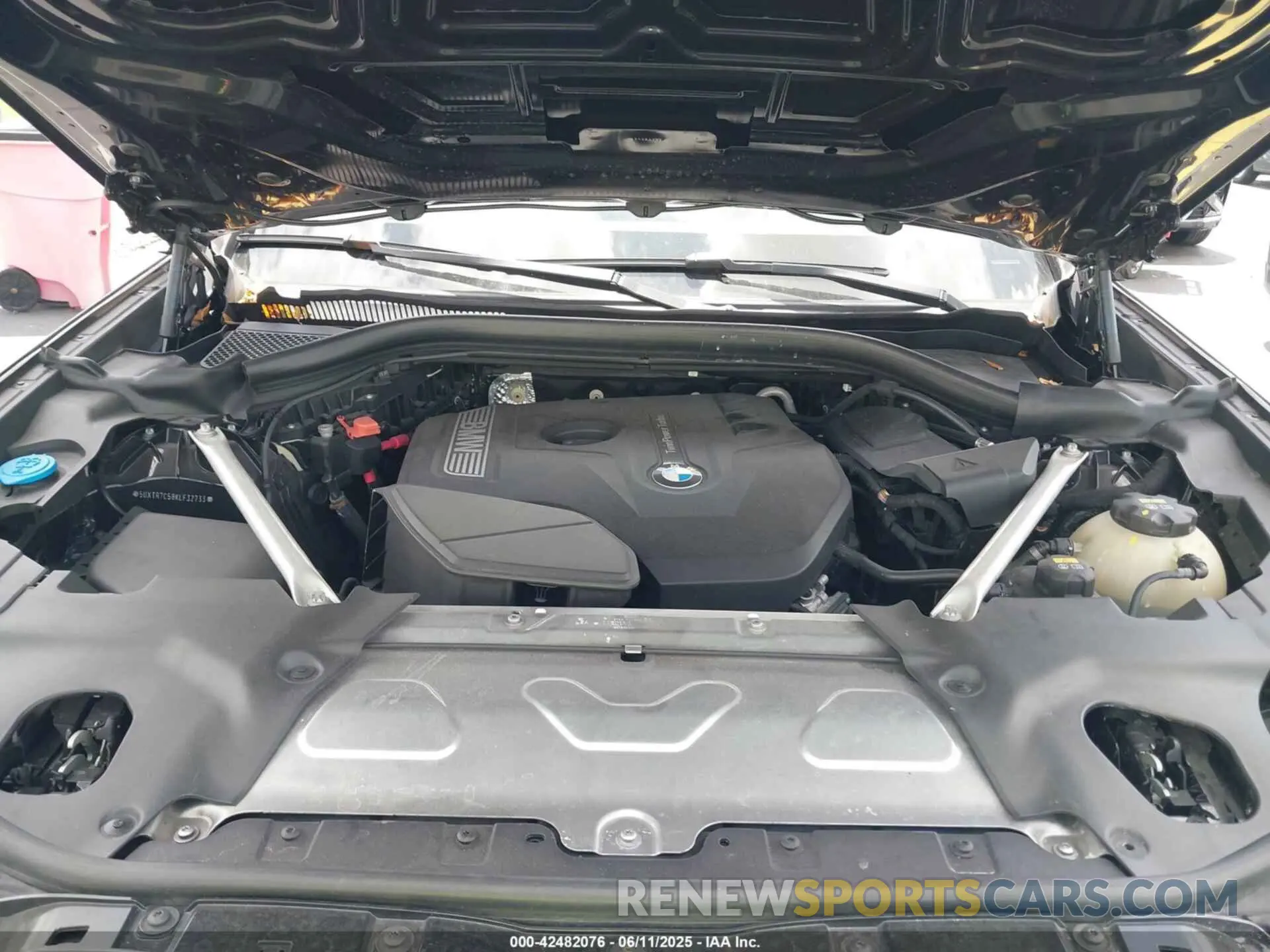 10 Photograph of a damaged car 5UXTR7C58KLF32733 BMW X3 2019