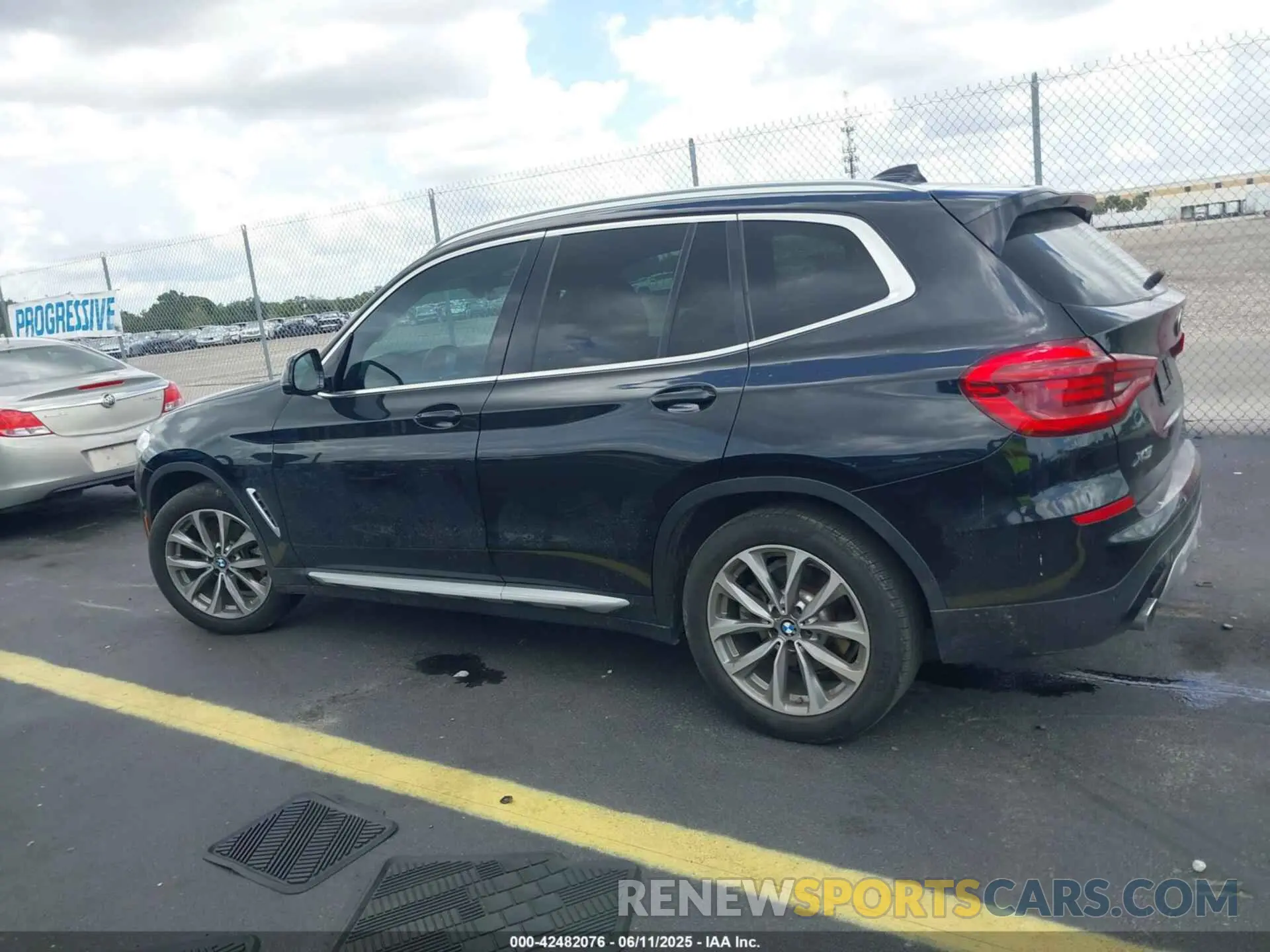14 Photograph of a damaged car 5UXTR7C58KLF32733 BMW X3 2019