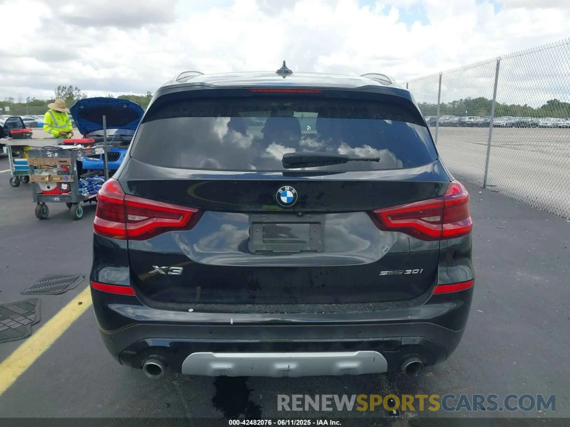 16 Photograph of a damaged car 5UXTR7C58KLF32733 BMW X3 2019