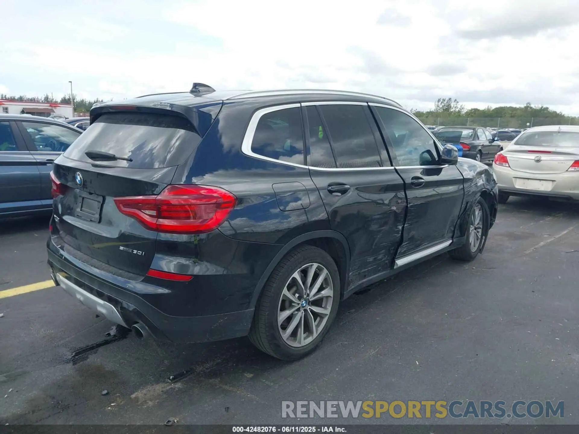 4 Photograph of a damaged car 5UXTR7C58KLF32733 BMW X3 2019