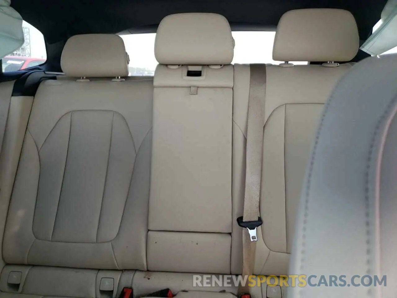 10 Photograph of a damaged car 5UXTR7C58KLF35017 BMW X3 2019