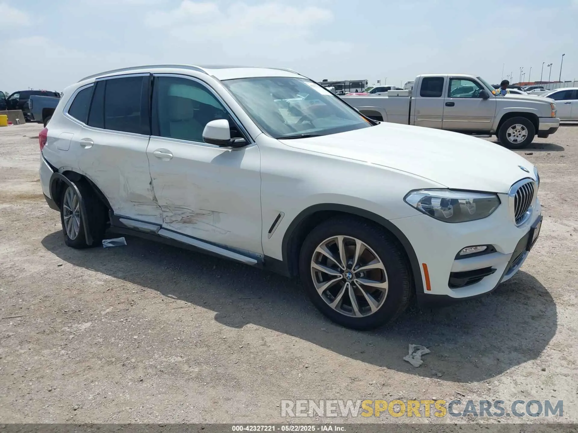 1 Фотография поврежденного автомобиля 5UXTR7C59KLR38680 BMW X3 2019