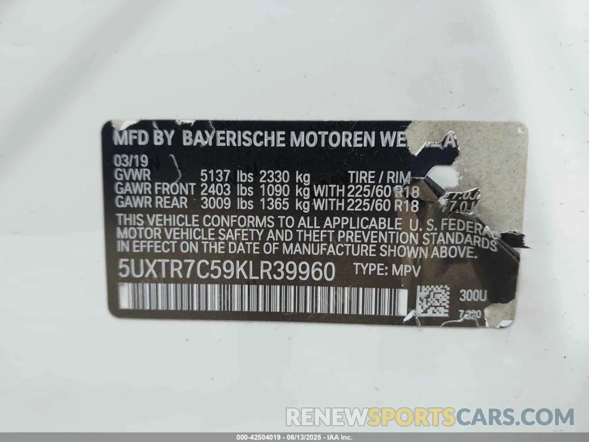 9 Photograph of a damaged car 5UXTR7C59KLR39960 BMW X3 2019