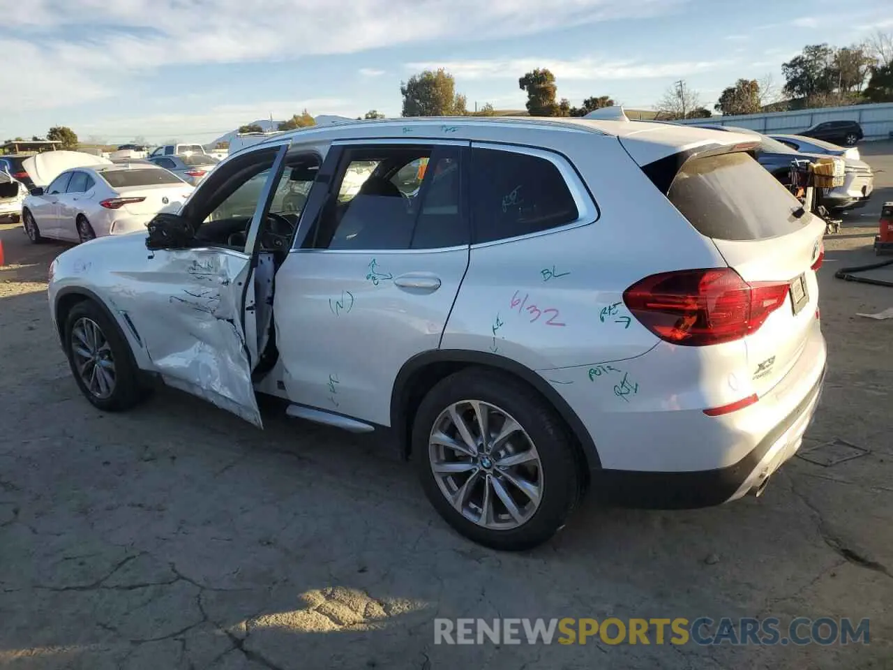2 Фотография поврежденного автомобиля 5UXTR7C5XKLF26433 BMW X3 2019