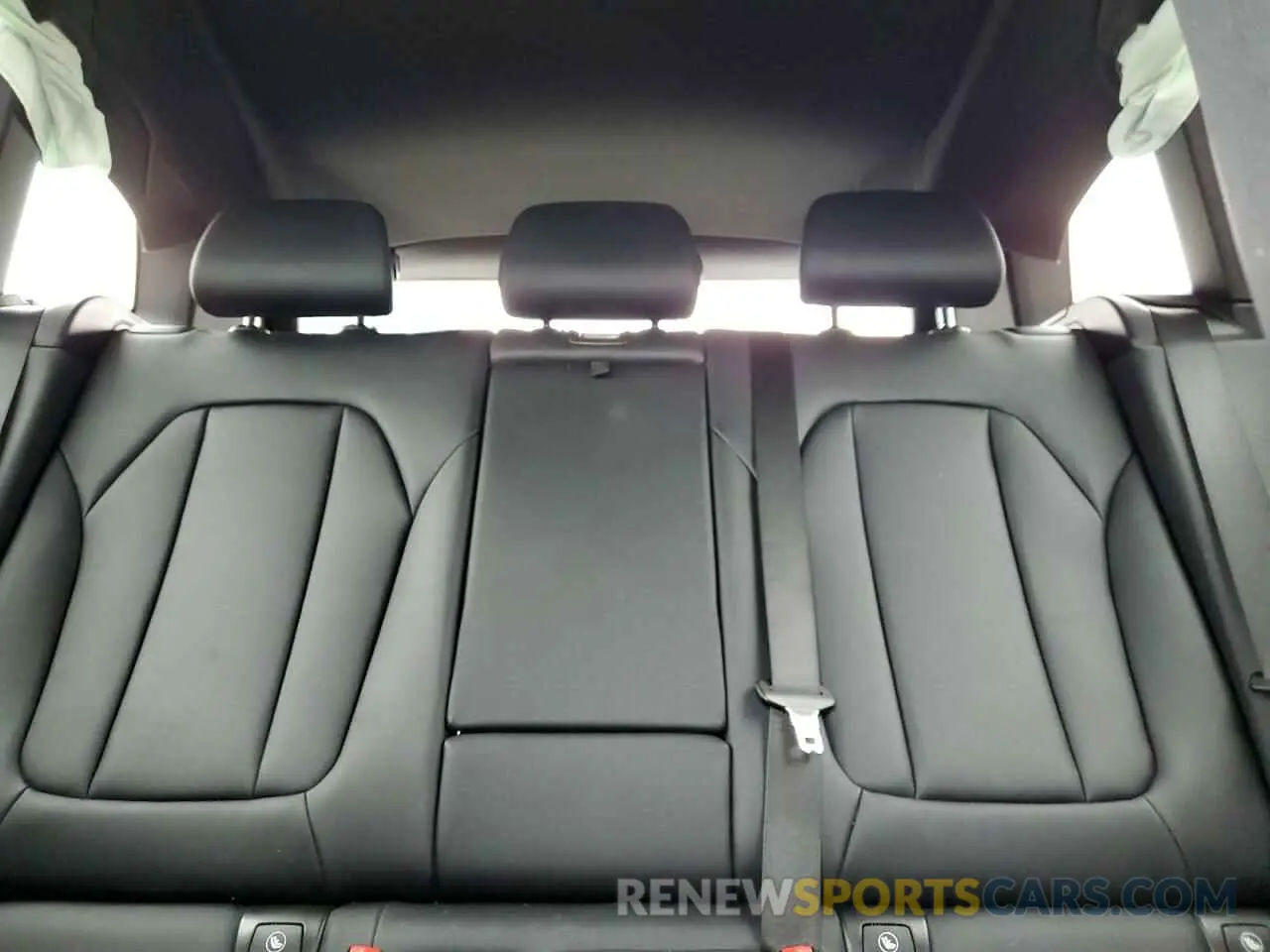 10 Photograph of a damaged car 5UXTR9C50KLP87790 BMW X3 2019