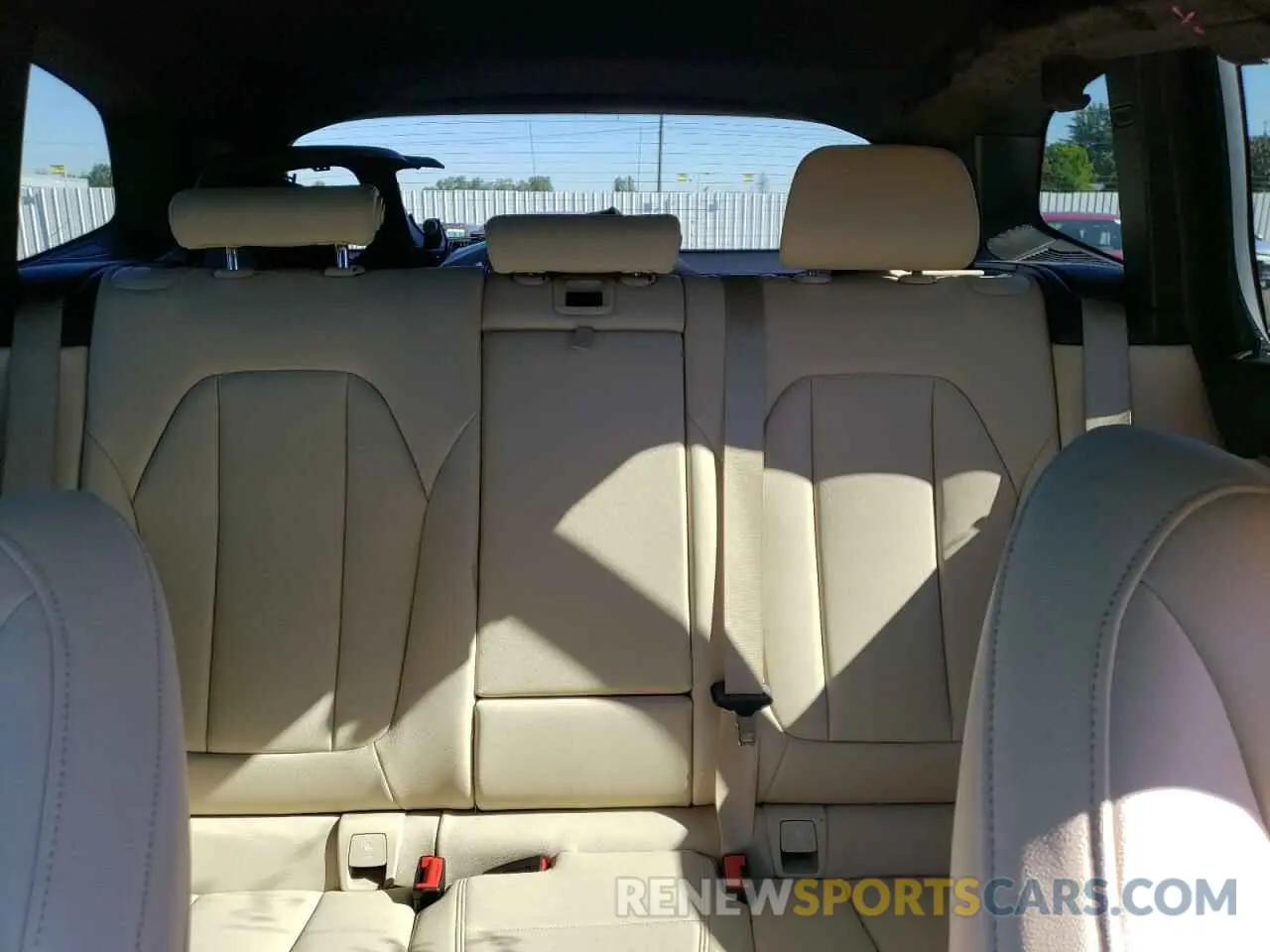 10 Photograph of a damaged car 5UXTR9C51KLE13286 BMW X3 2019