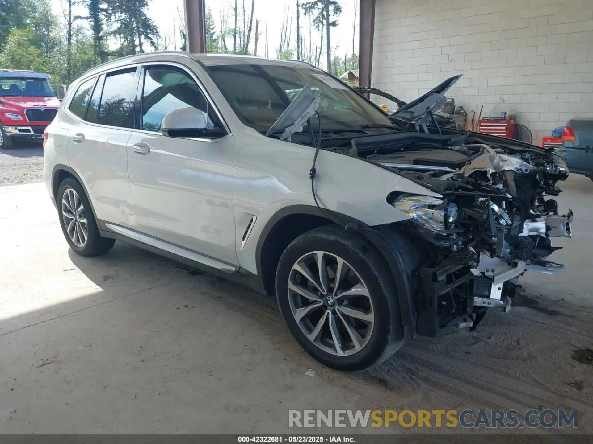 1 Photograph of a damaged car 5UXTR9C52KLP96605 BMW X3 2019