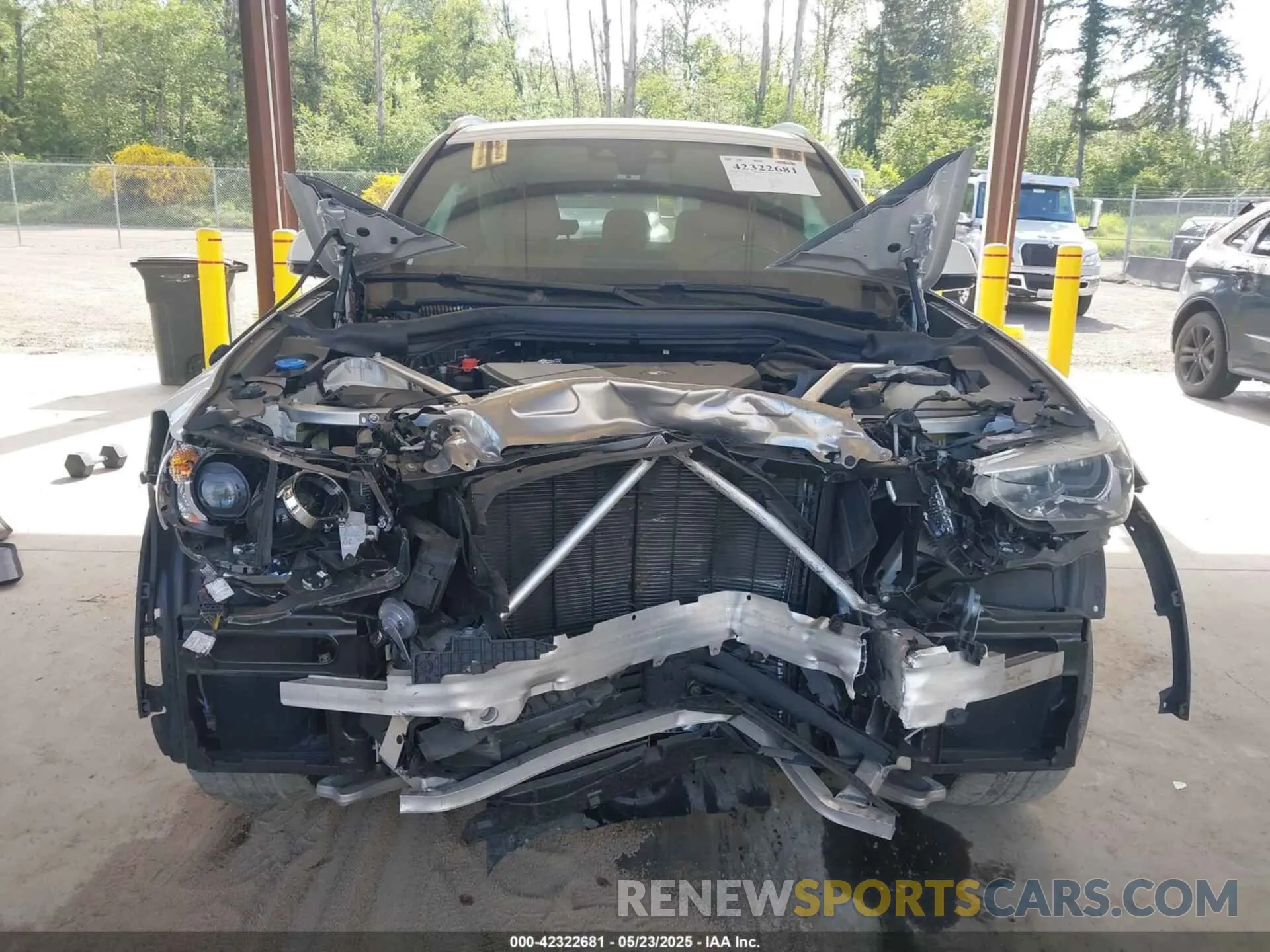 12 Photograph of a damaged car 5UXTR9C52KLP96605 BMW X3 2019