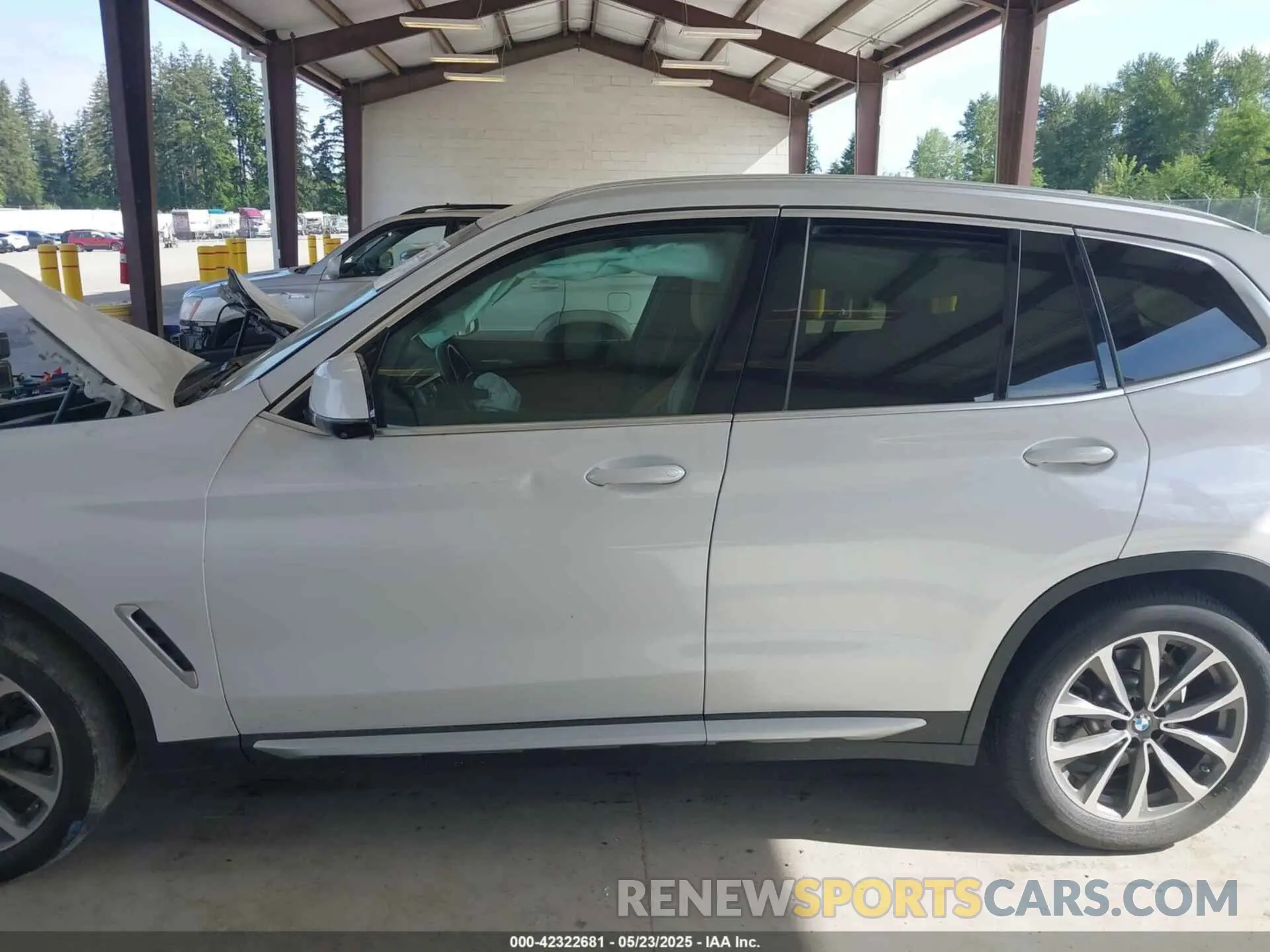 14 Photograph of a damaged car 5UXTR9C52KLP96605 BMW X3 2019