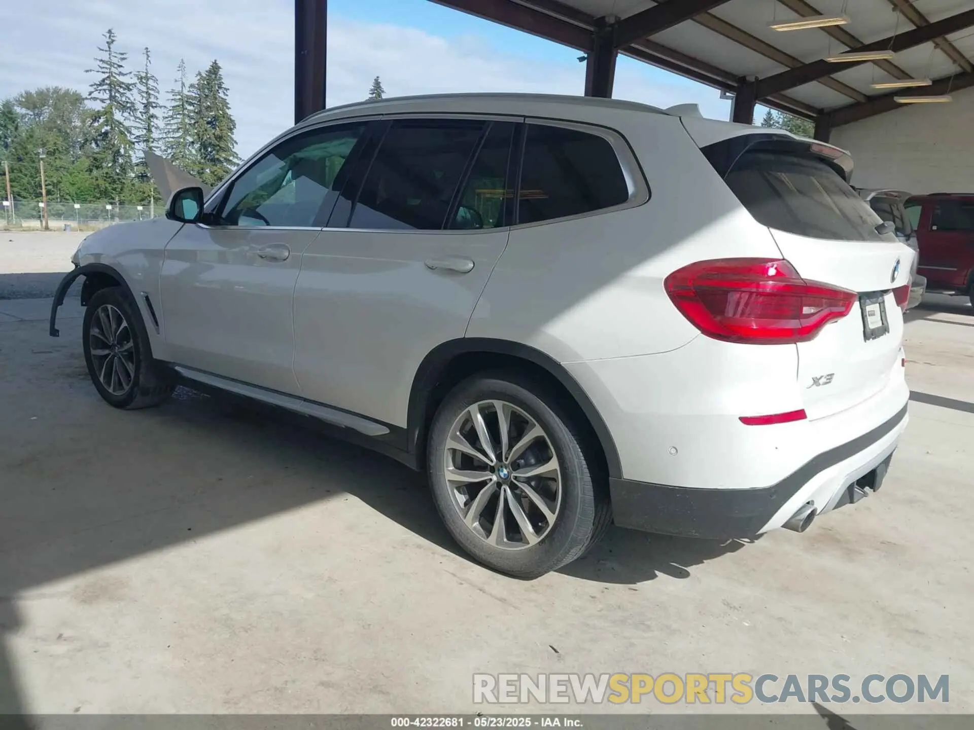 3 Photograph of a damaged car 5UXTR9C52KLP96605 BMW X3 2019