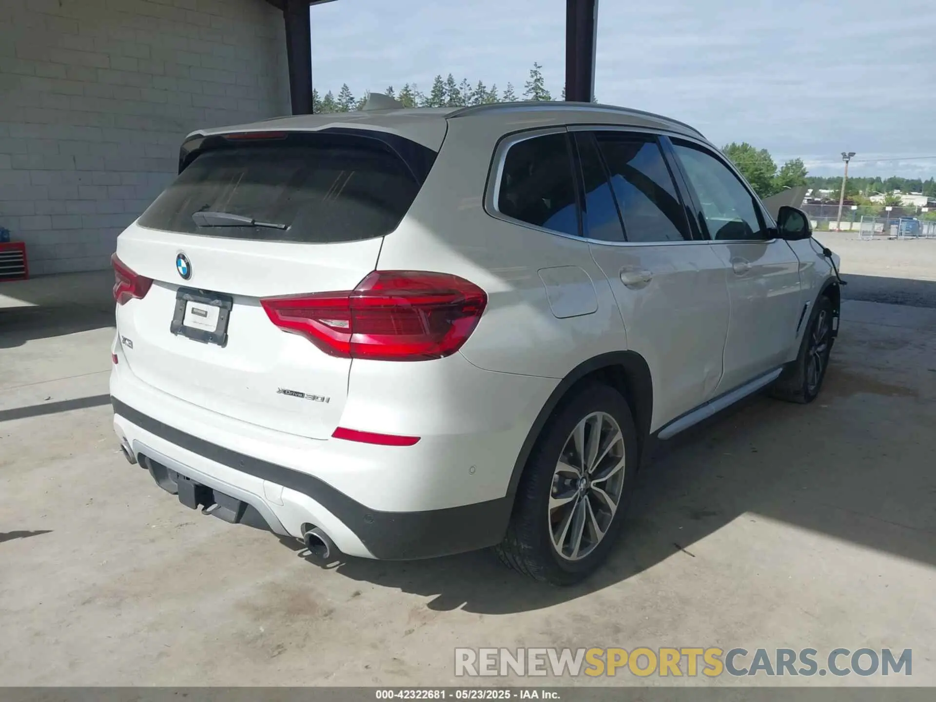 4 Photograph of a damaged car 5UXTR9C52KLP96605 BMW X3 2019