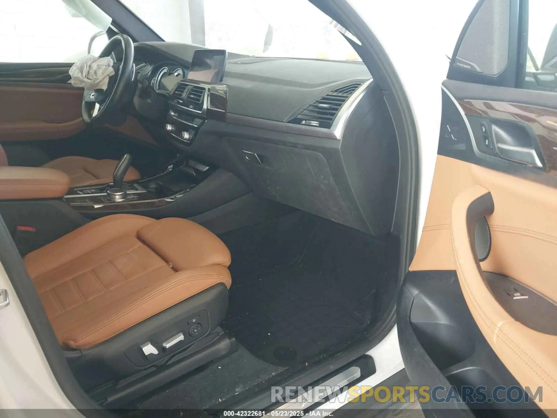 5 Photograph of a damaged car 5UXTR9C52KLP96605 BMW X3 2019