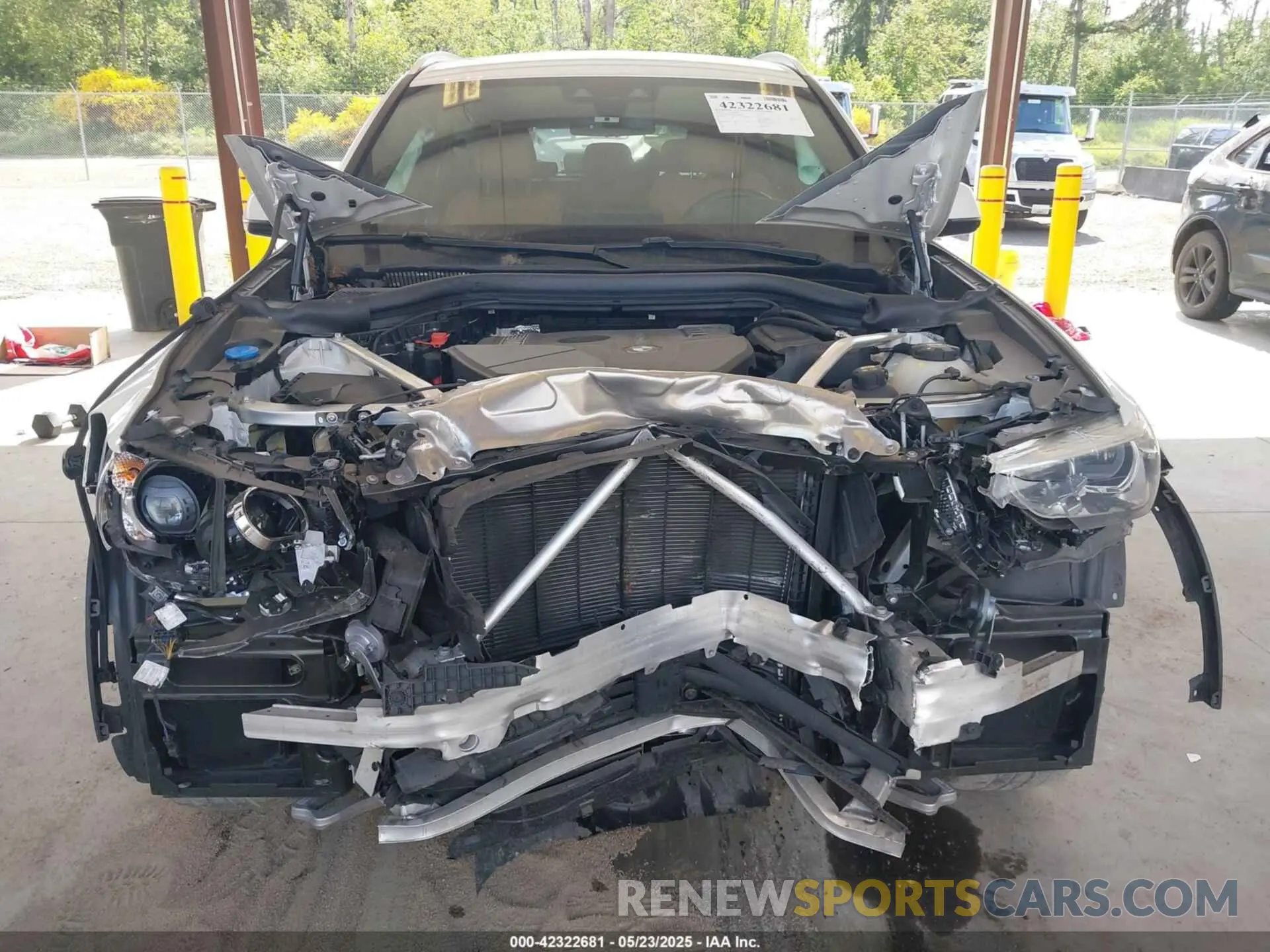 6 Photograph of a damaged car 5UXTR9C52KLP96605 BMW X3 2019