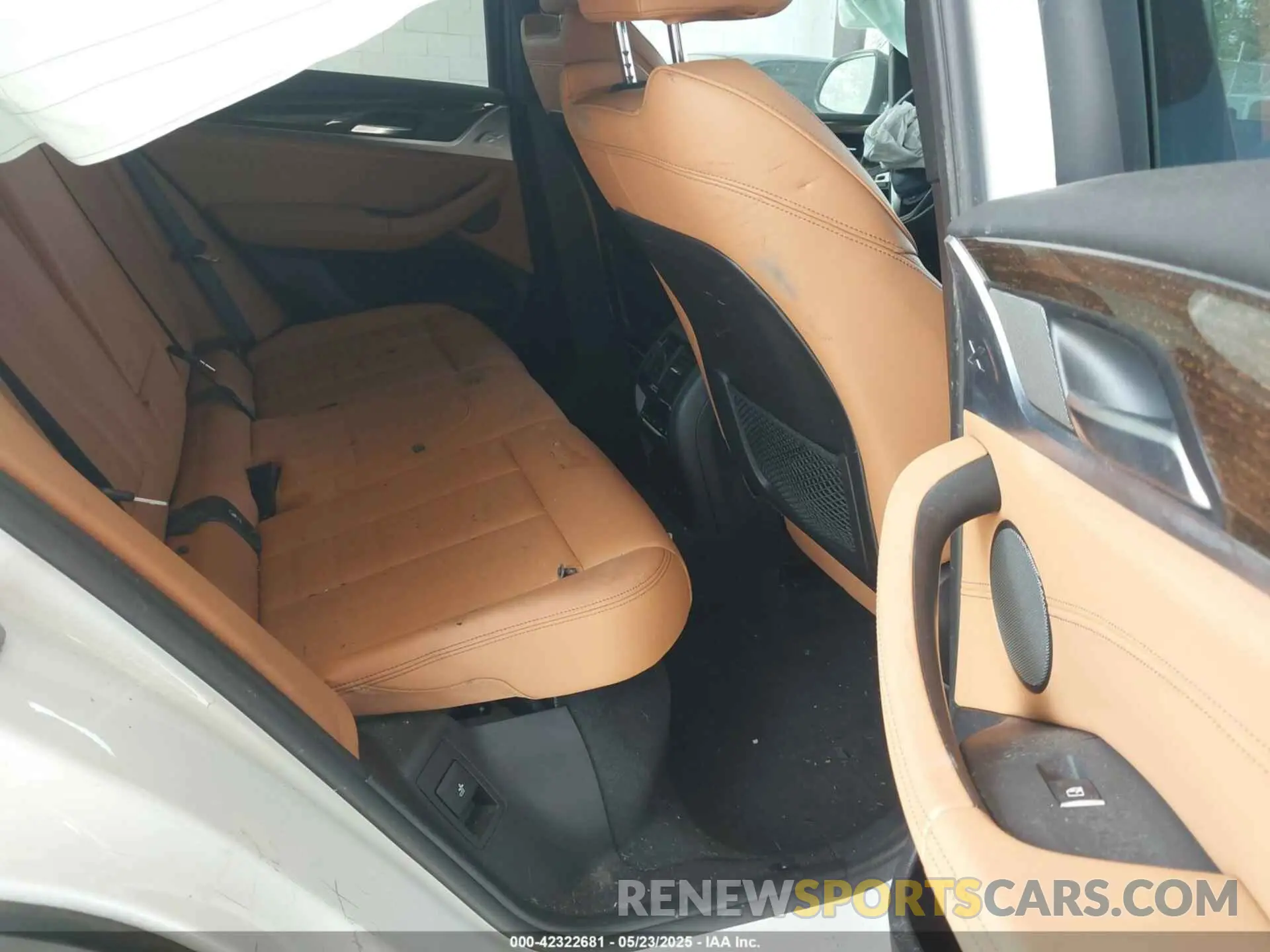 8 Photograph of a damaged car 5UXTR9C52KLP96605 BMW X3 2019