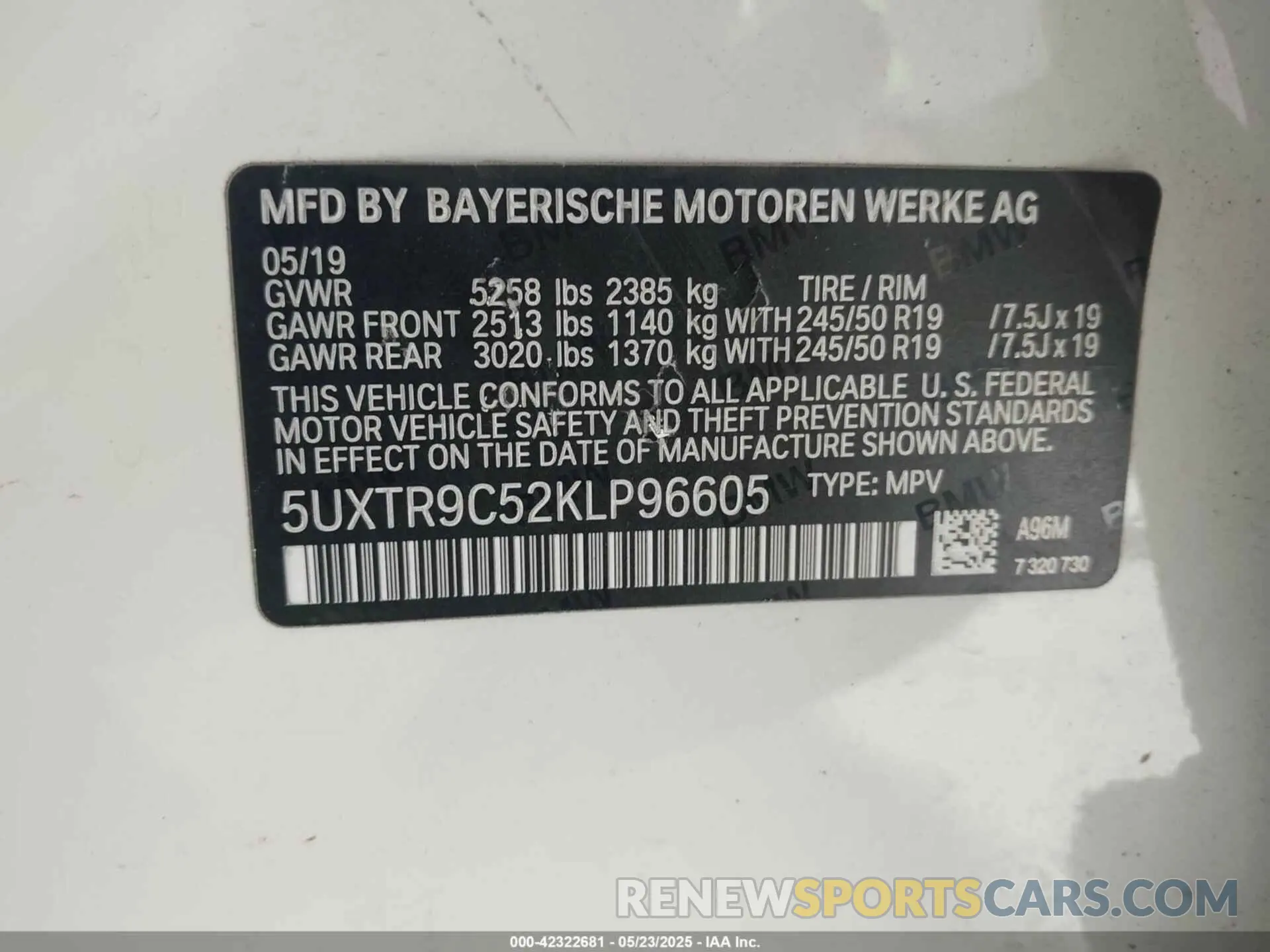 9 Photograph of a damaged car 5UXTR9C52KLP96605 BMW X3 2019