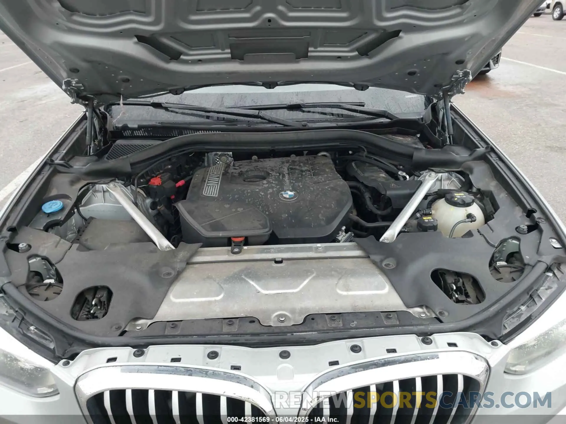 10 Photograph of a damaged car 5UXTR9C53KLE19459 BMW X3 2019