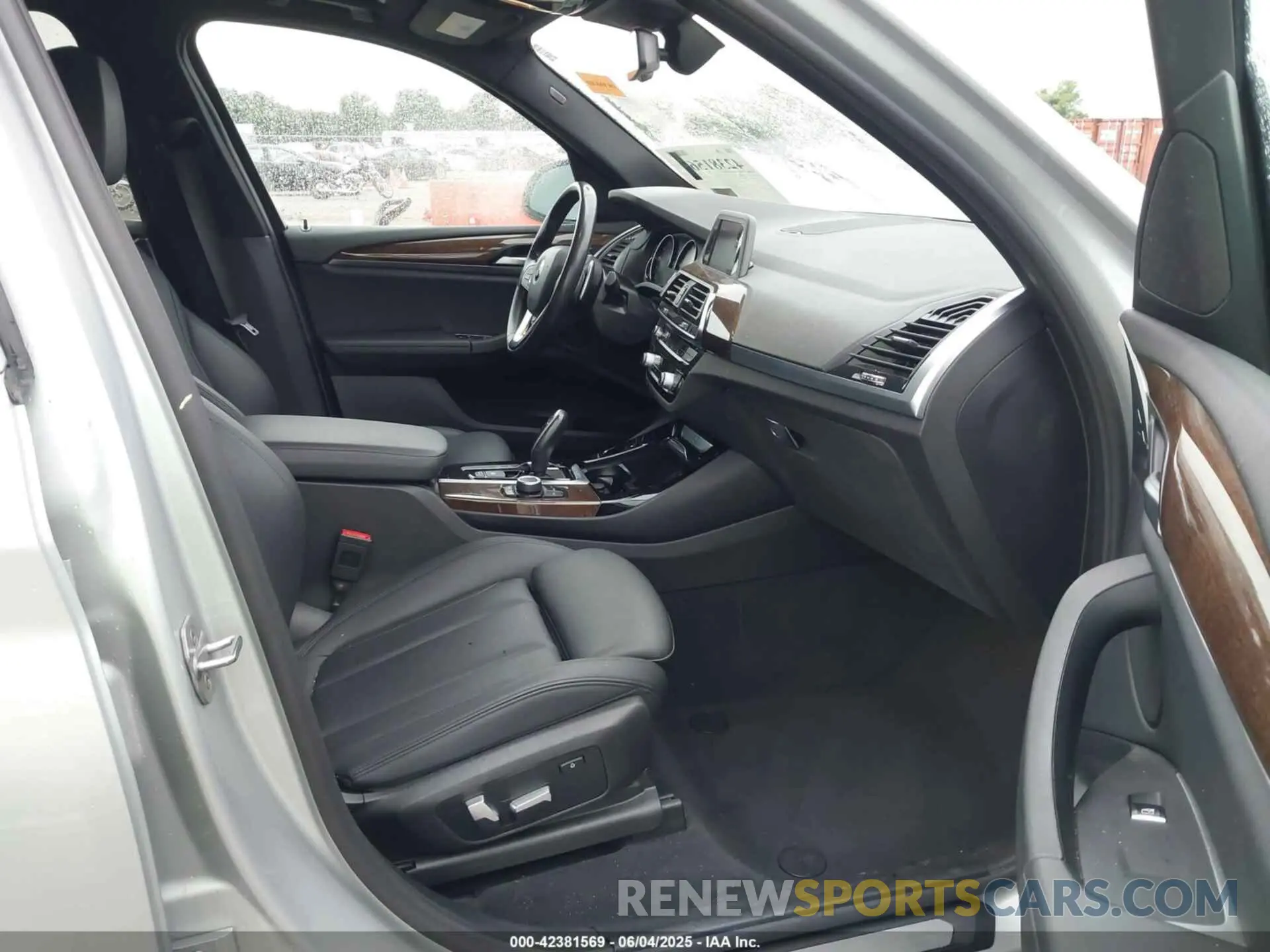 5 Photograph of a damaged car 5UXTR9C53KLE19459 BMW X3 2019