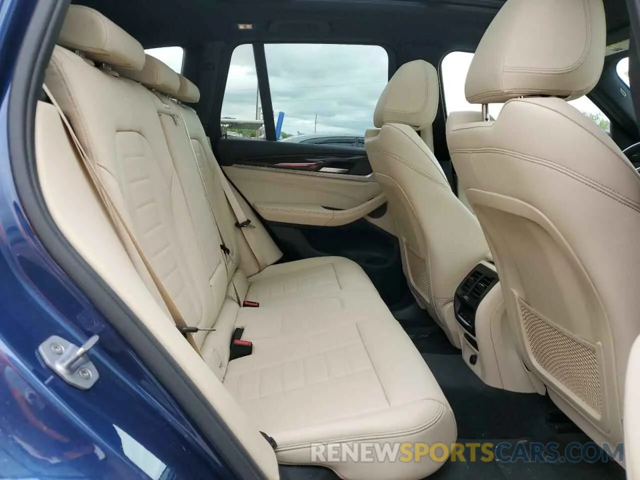 10 Photograph of a damaged car 5UXTR9C54KLD93048 BMW X3 2019