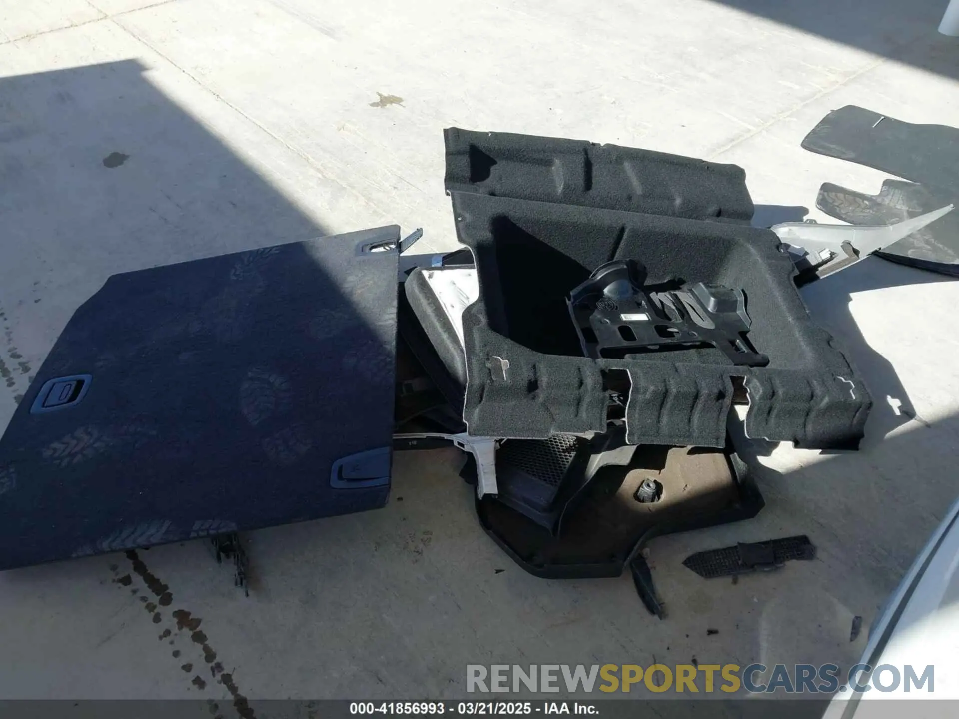 12 Photograph of a damaged car 5UXTR9C54KLE18885 BMW X3 2019