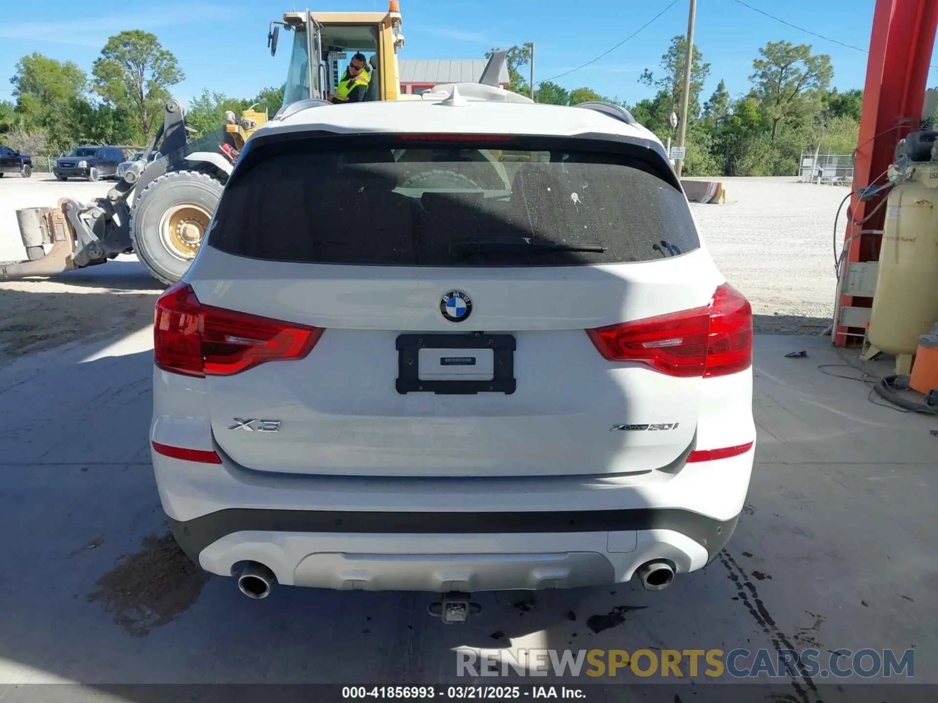 17 Photograph of a damaged car 5UXTR9C54KLE18885 BMW X3 2019