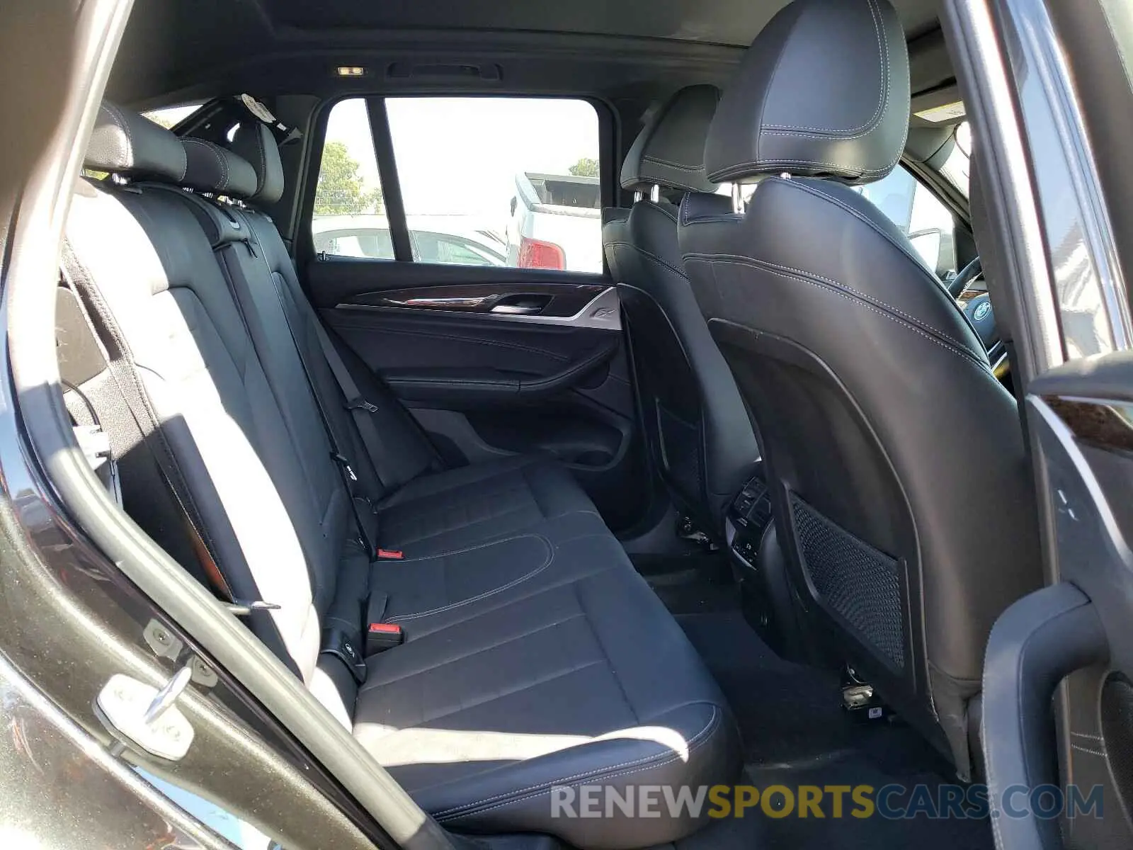 6 Photograph of a damaged car 5UXTR9C54KLP81460 BMW X3 2019
