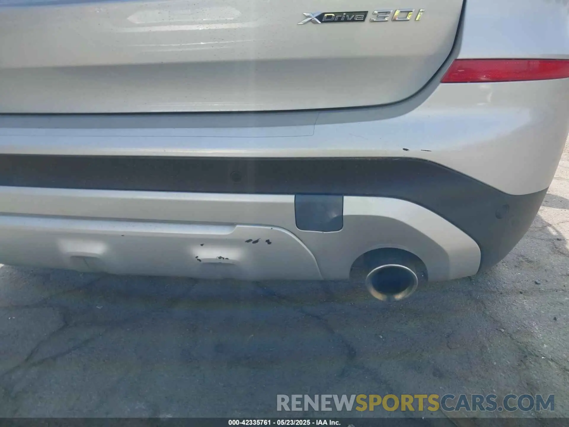 12 Photograph of a damaged car 5UXTR9C55KLP91754 BMW X3 2019