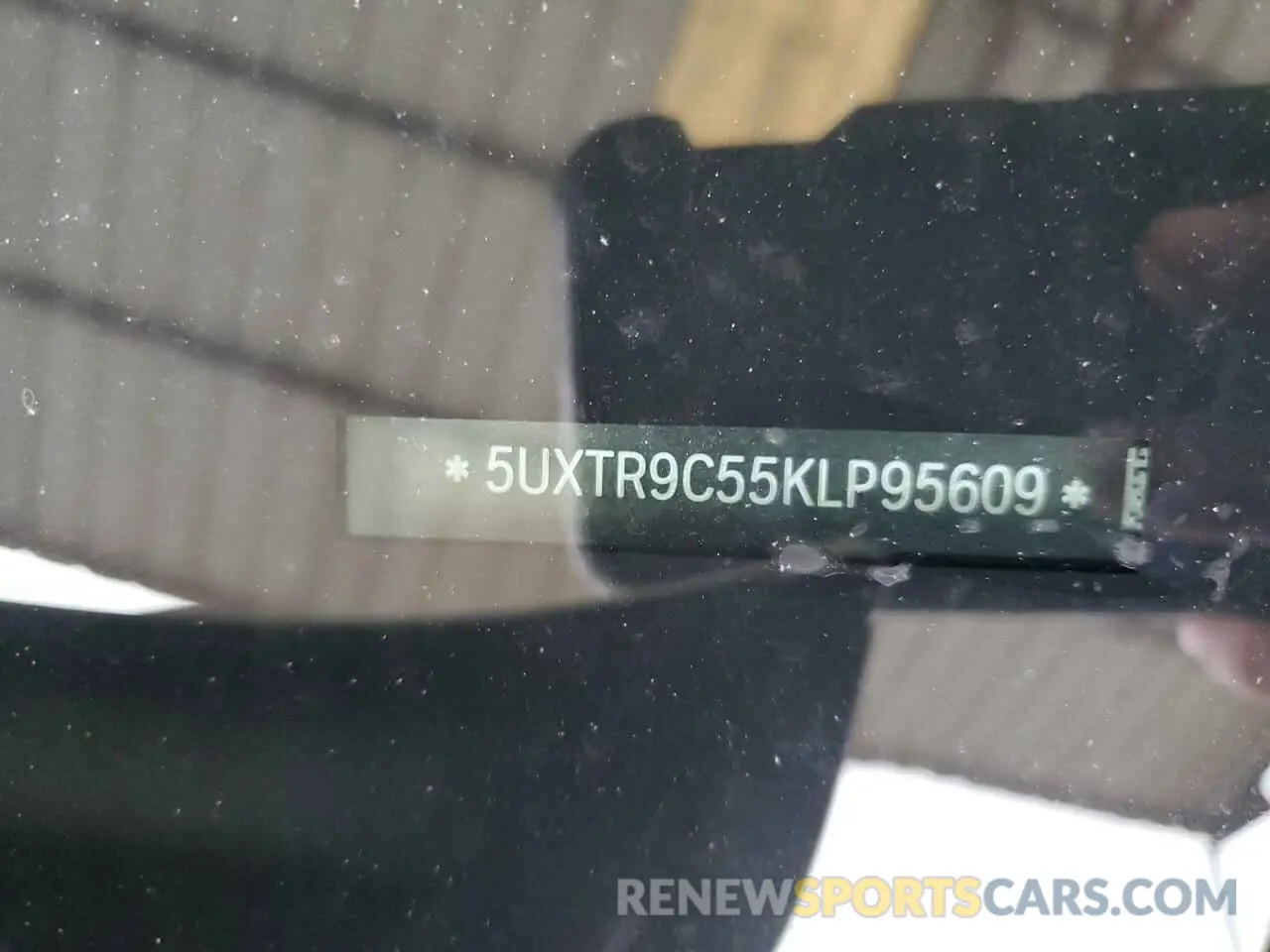 12 Photograph of a damaged car 5UXTR9C55KLP95609 BMW X3 2019