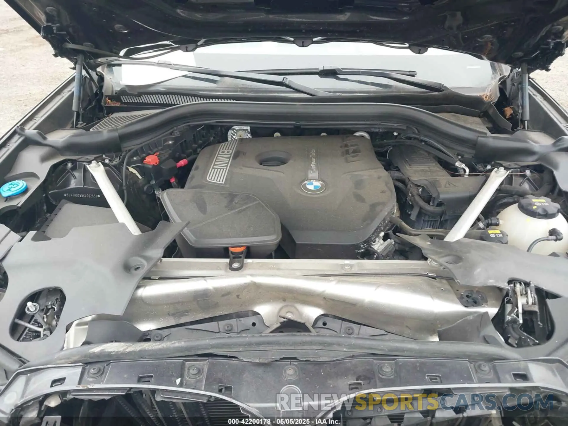 10 Photograph of a damaged car 5UXTR9C56KLD92631 BMW X3 2019