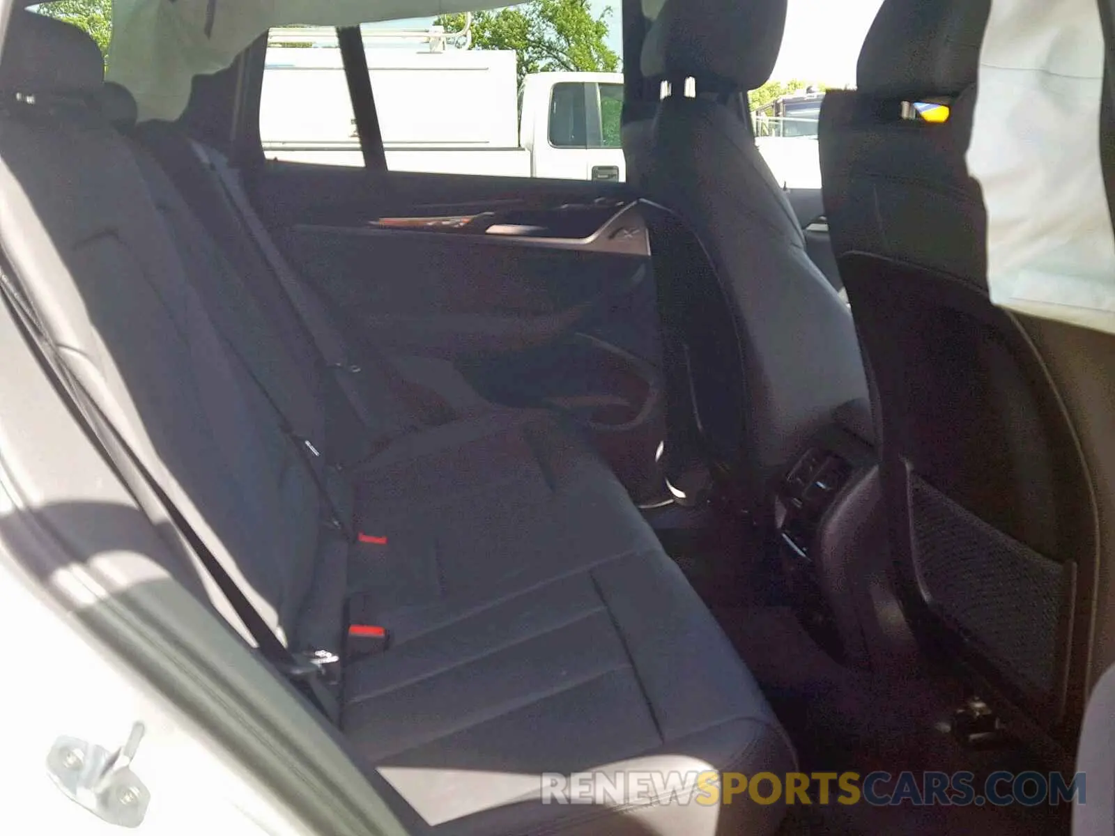 6 Photograph of a damaged car 5UXTR9C56KLE15650 BMW X3 2019