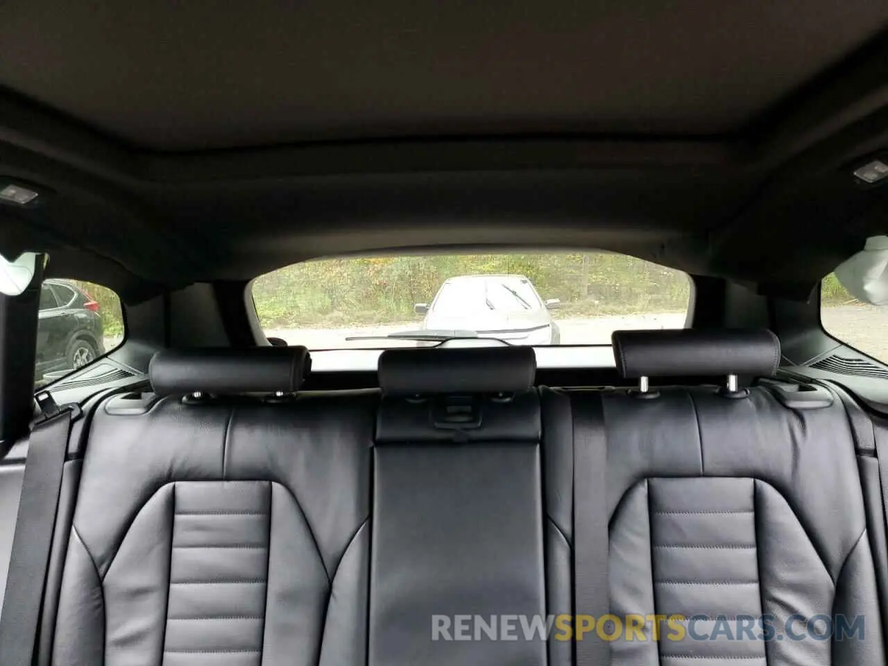 10 Photograph of a damaged car 5UXTR9C56KLP82447 BMW X3 2019