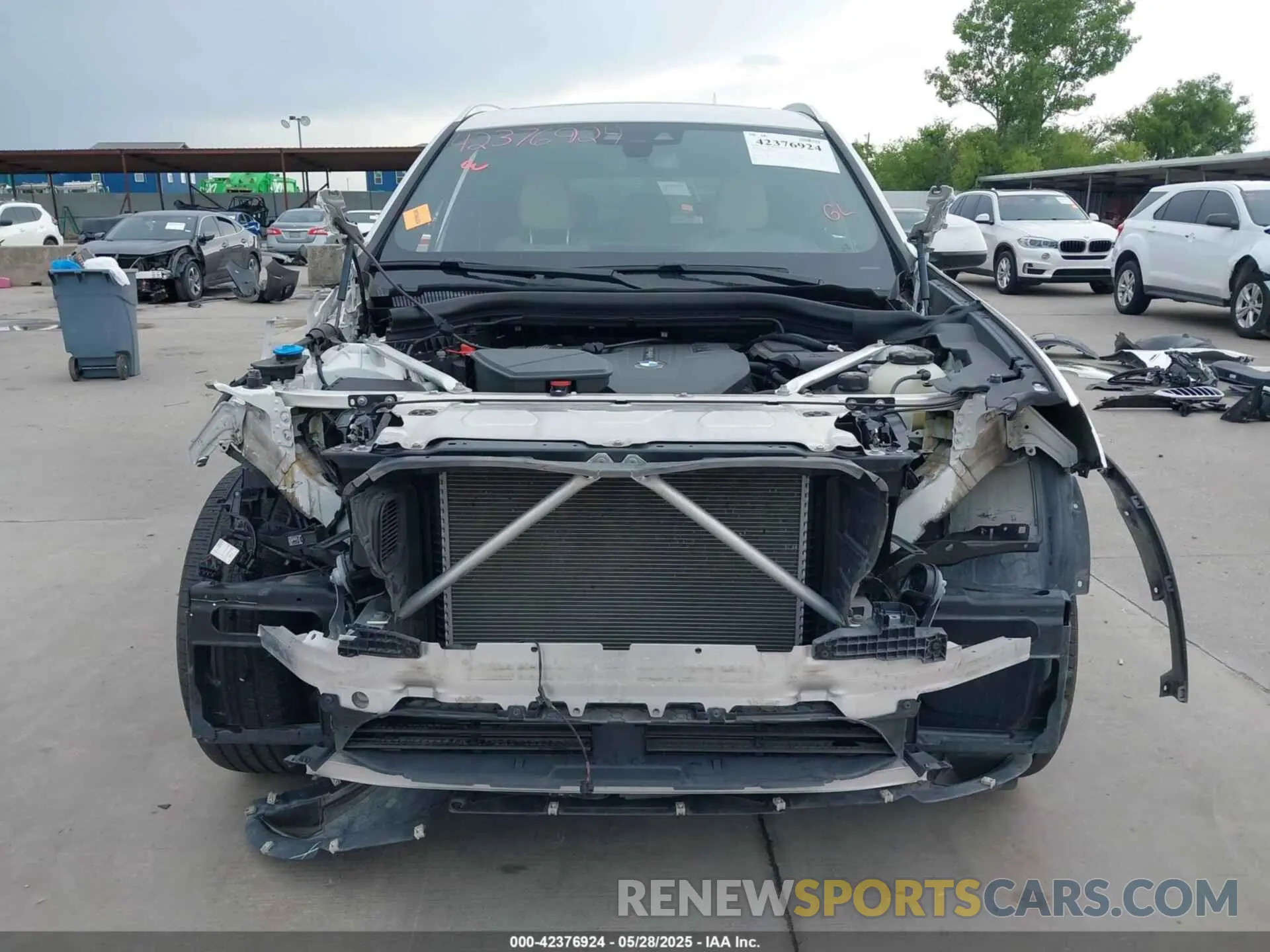 13 Photograph of a damaged car 5UXTR9C56KLP83808 BMW X3 2019