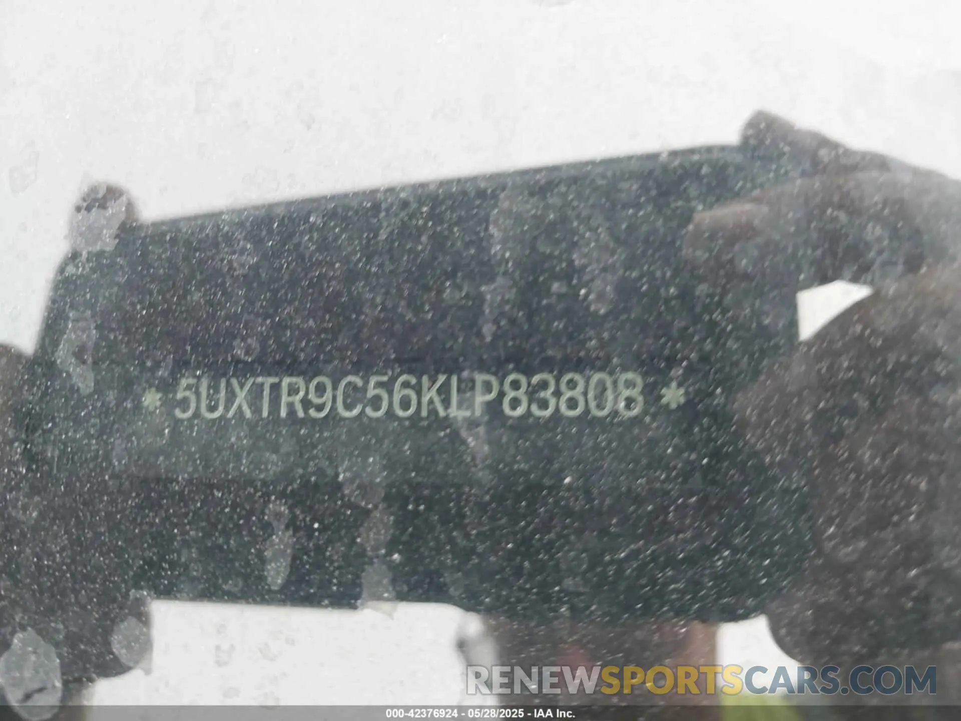 18 Photograph of a damaged car 5UXTR9C56KLP83808 BMW X3 2019