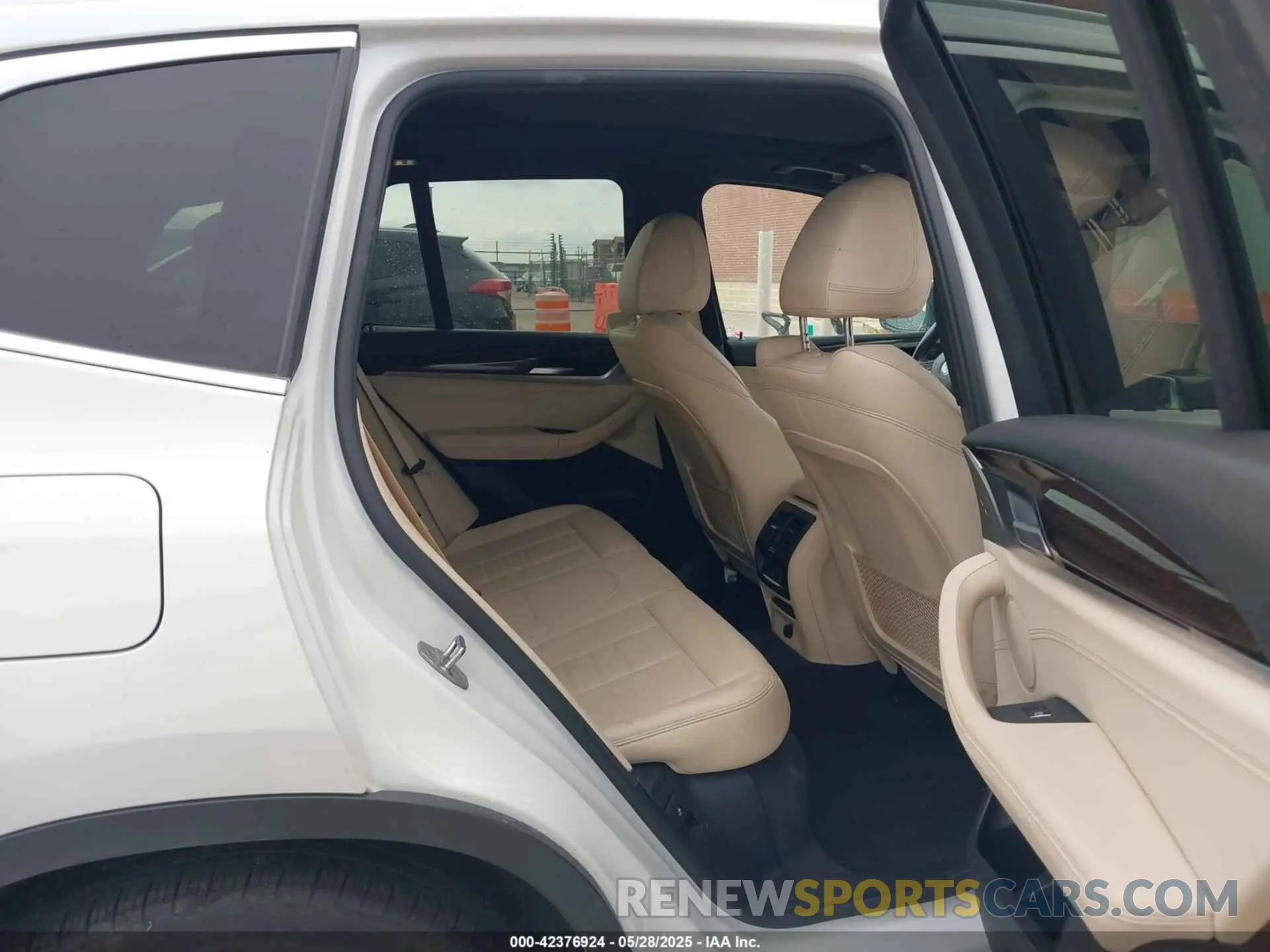 8 Photograph of a damaged car 5UXTR9C56KLP83808 BMW X3 2019