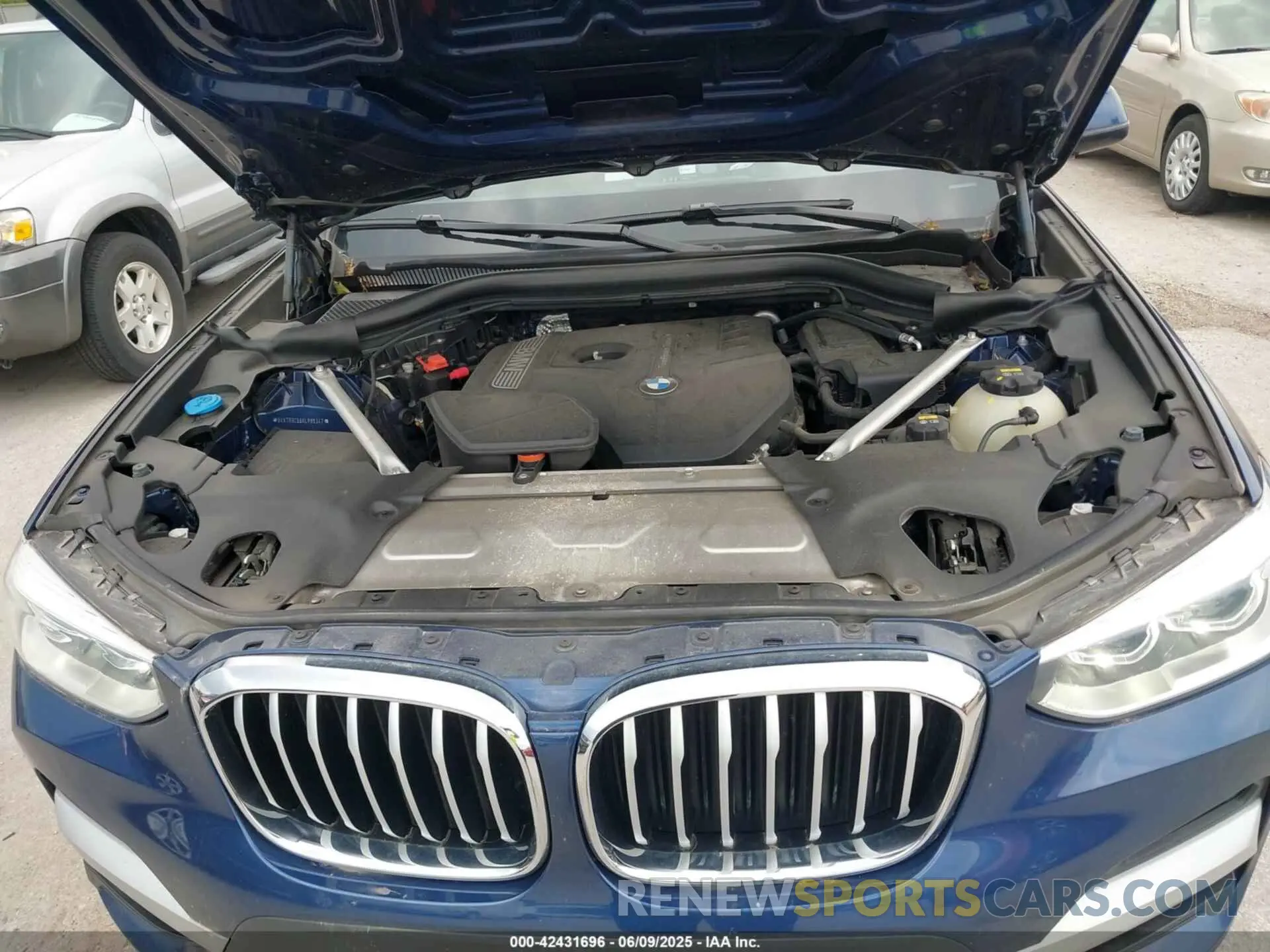 10 Photograph of a damaged car 5UXTR9C56KLP85347 BMW X3 2019