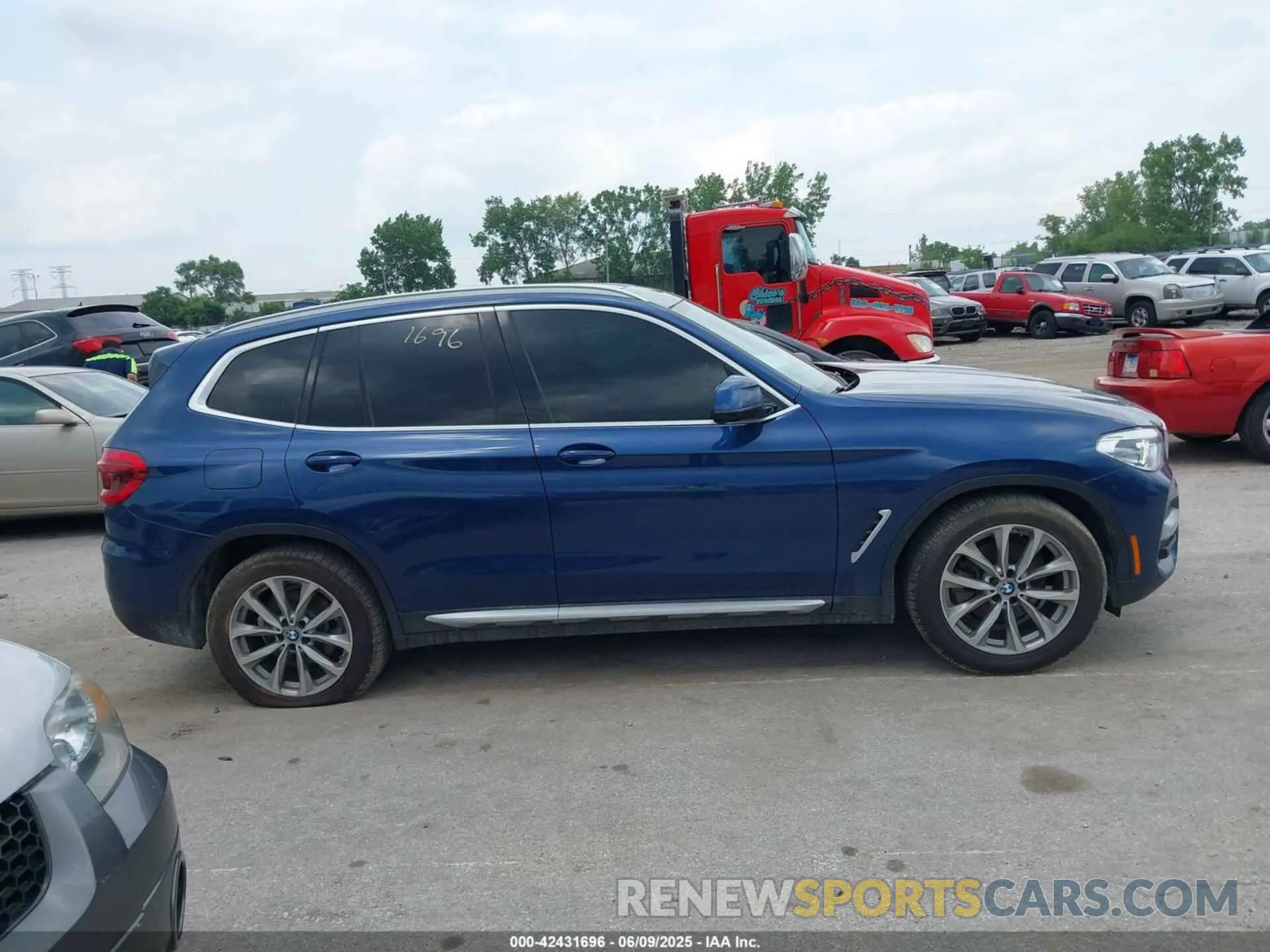 13 Photograph of a damaged car 5UXTR9C56KLP85347 BMW X3 2019