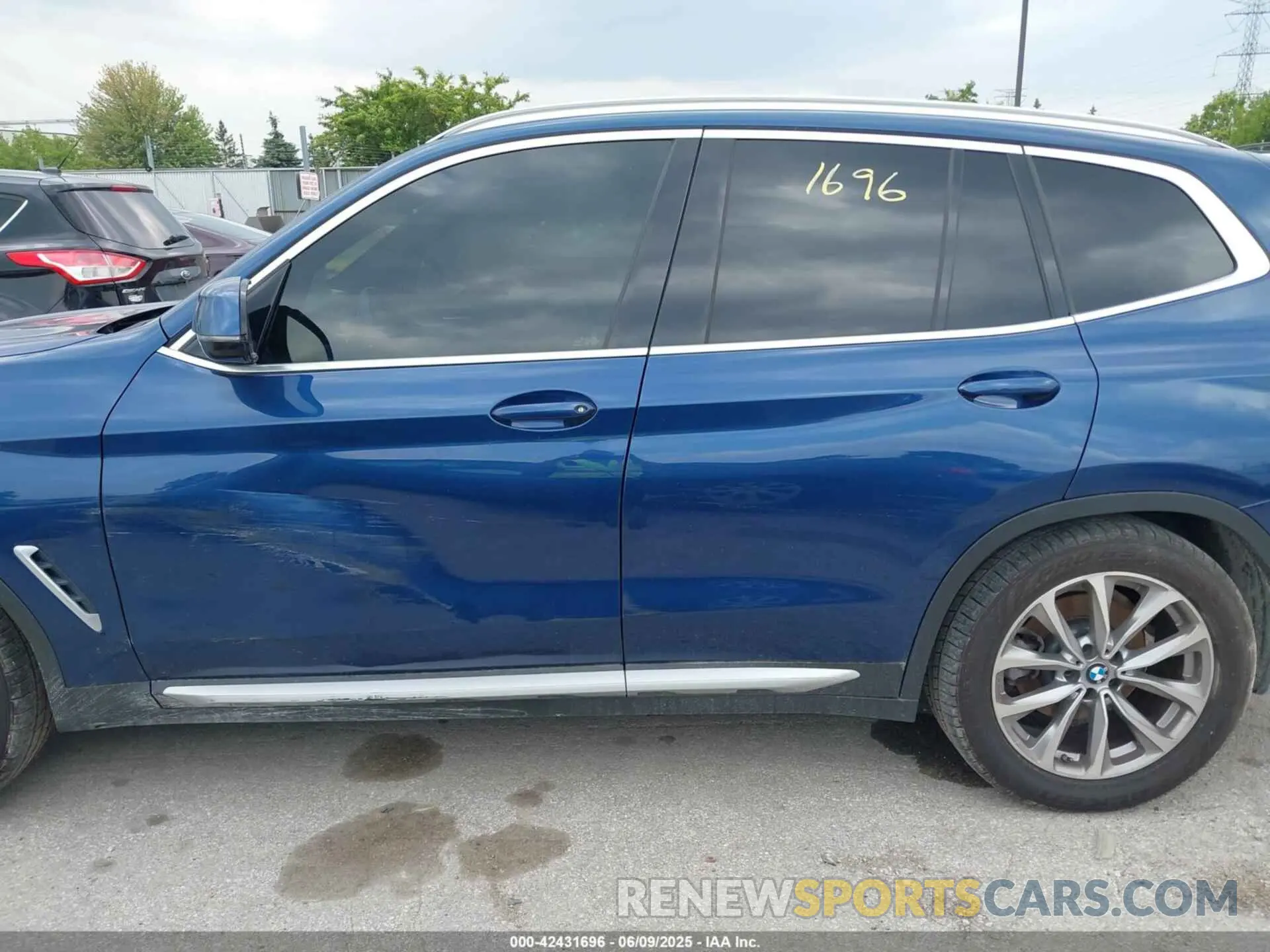 14 Photograph of a damaged car 5UXTR9C56KLP85347 BMW X3 2019
