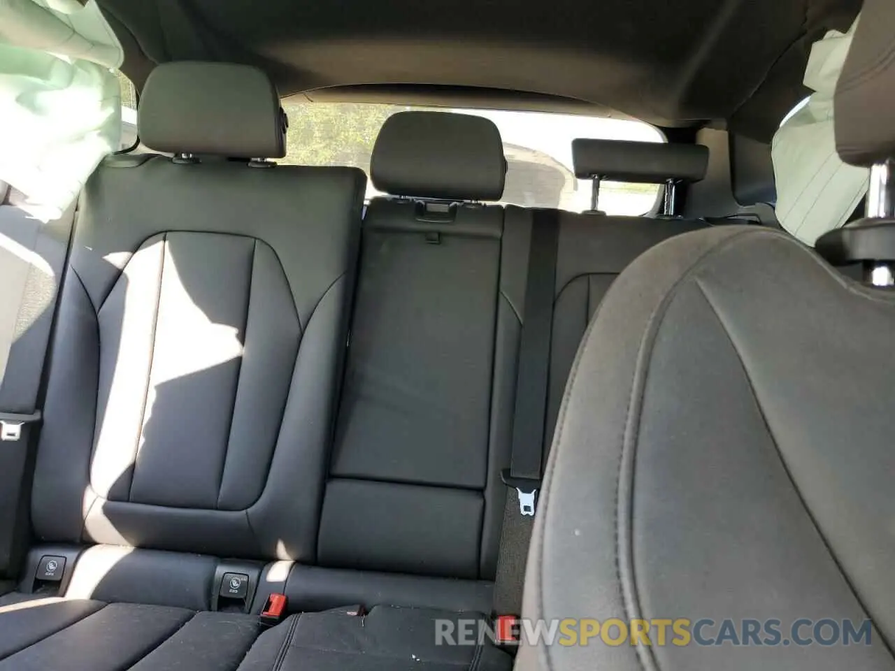 10 Photograph of a damaged car 5UXTR9C56KLP89544 BMW X3 2019