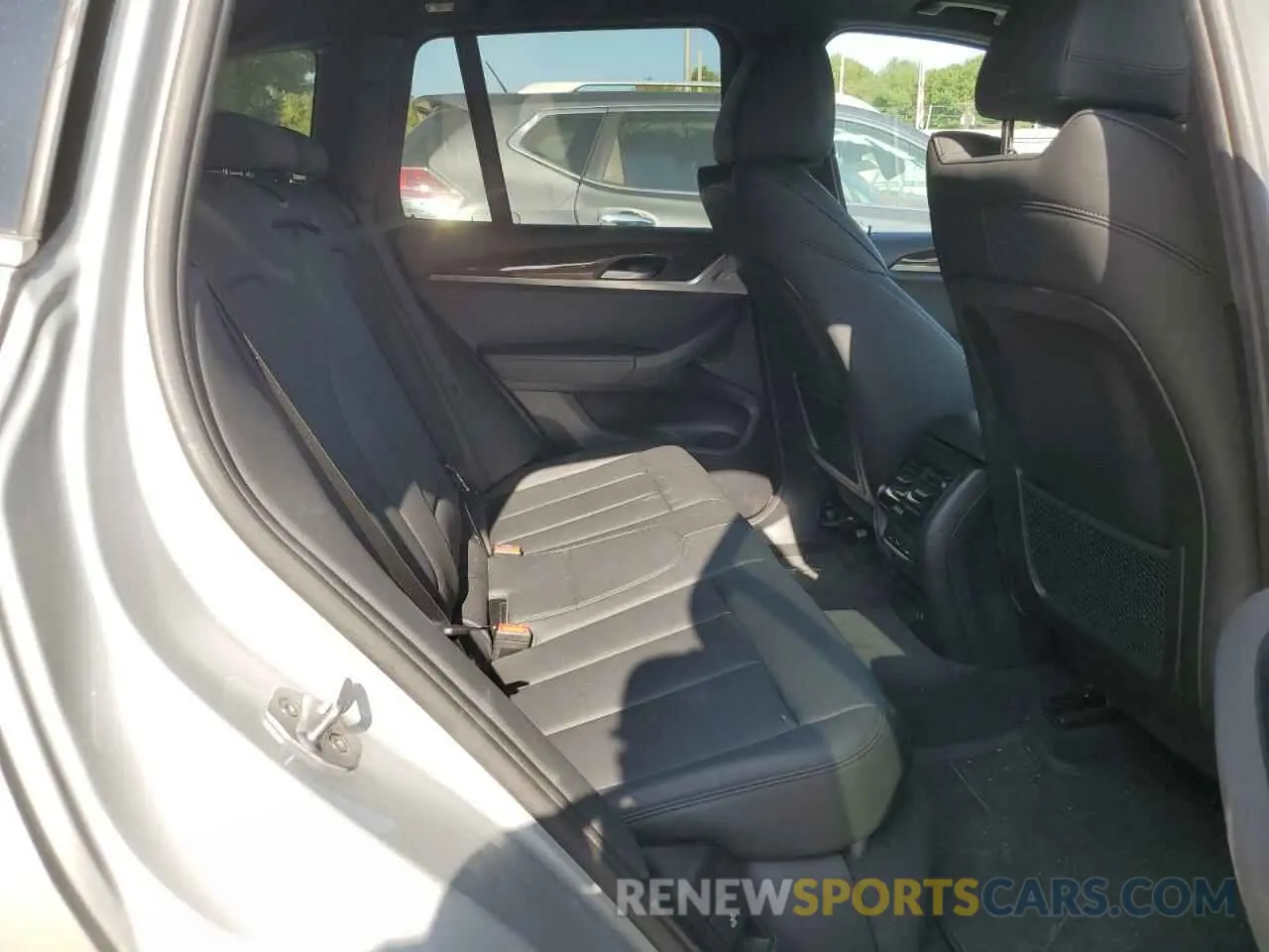 11 Photograph of a damaged car 5UXTR9C56KLP89947 BMW X3 2019